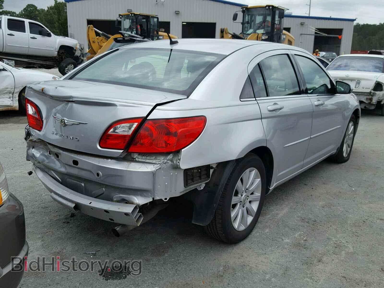2010 CHRYSLER SEBRING - VIN: 1C3CC5FD8AN196757 - Фото 4
