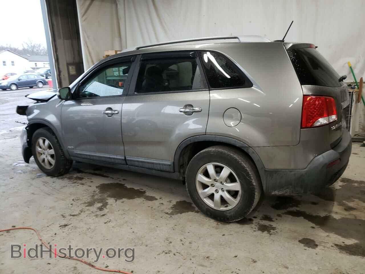 2011 KIA SORENTO - VIN: 5XYKTCA17BG020137 - Фото 2