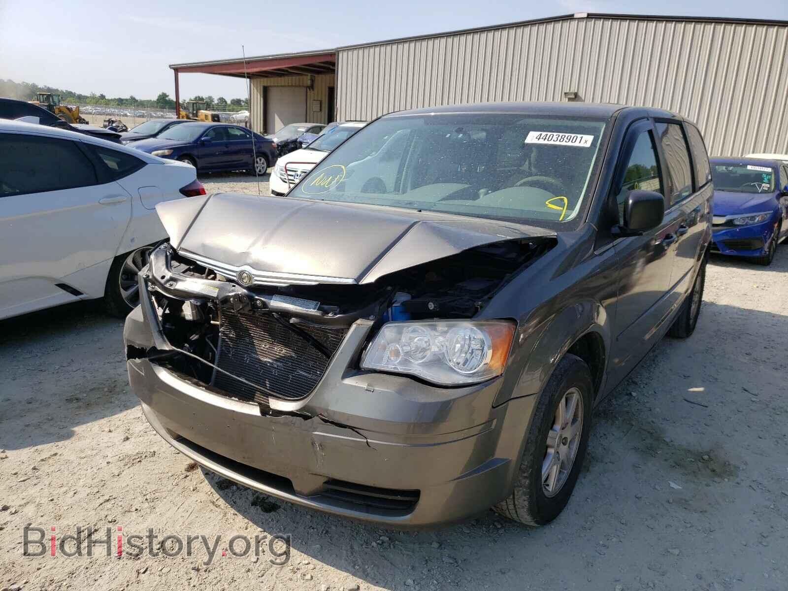 2010 CHRYSLER MINIVAN - VIN: 2A4RR2D14AR381235 - Photo 2