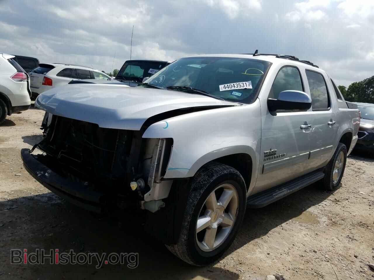 2011 CHEVROLET AVALANCHE - VIN: 3GNMCEE05BG252203 - Фото 2