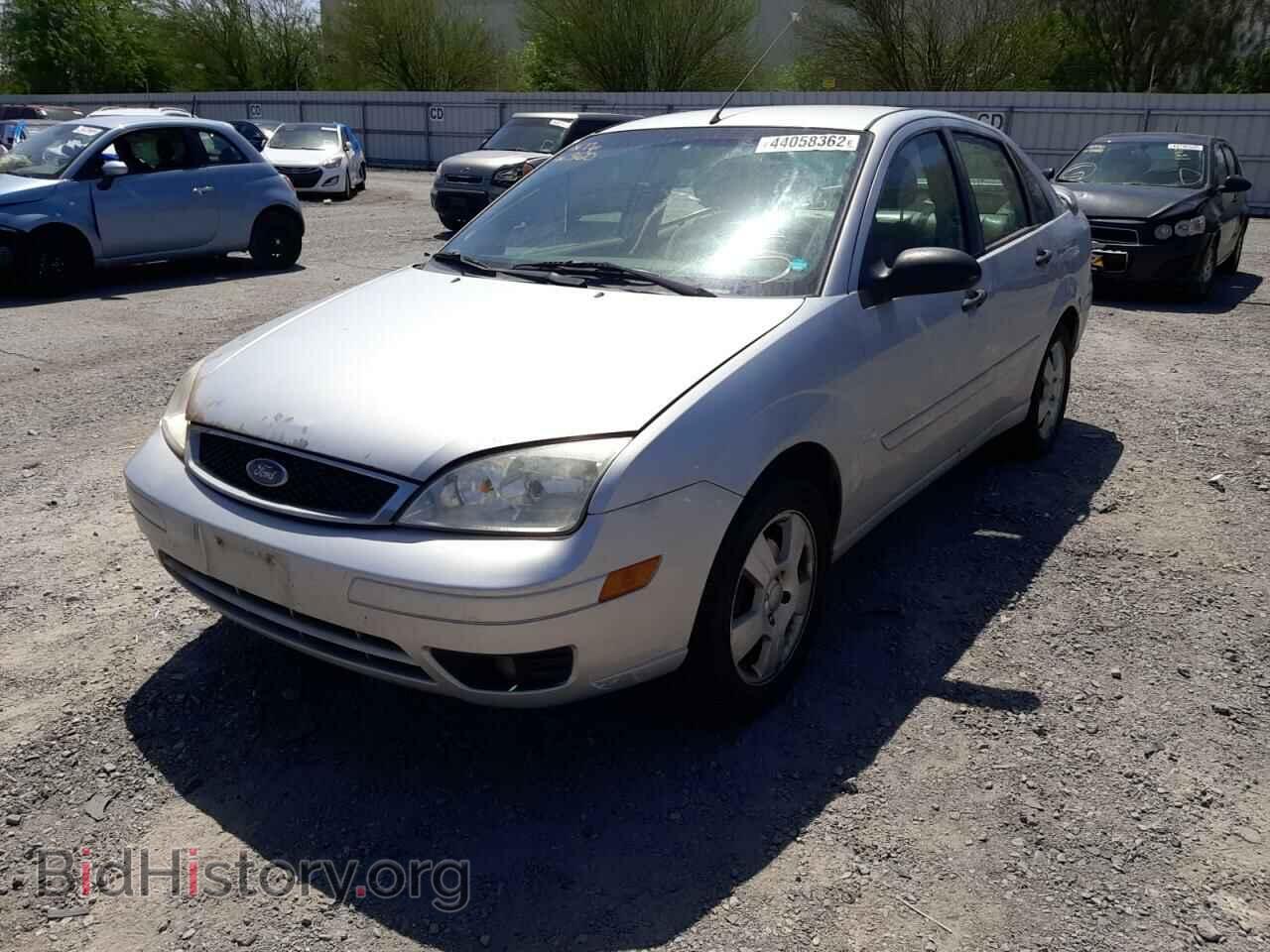 2007 FORD FOCUS - VIN: 1FAHP34N77W217676 - Фото 2