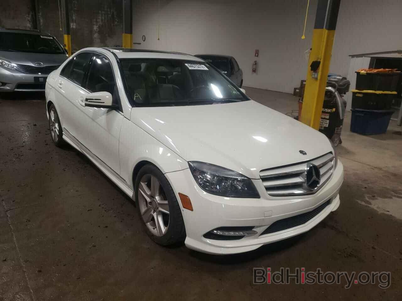 Photo WDDGF8BB5BR165735 - MERCEDES-BENZ C-CLASS 2011