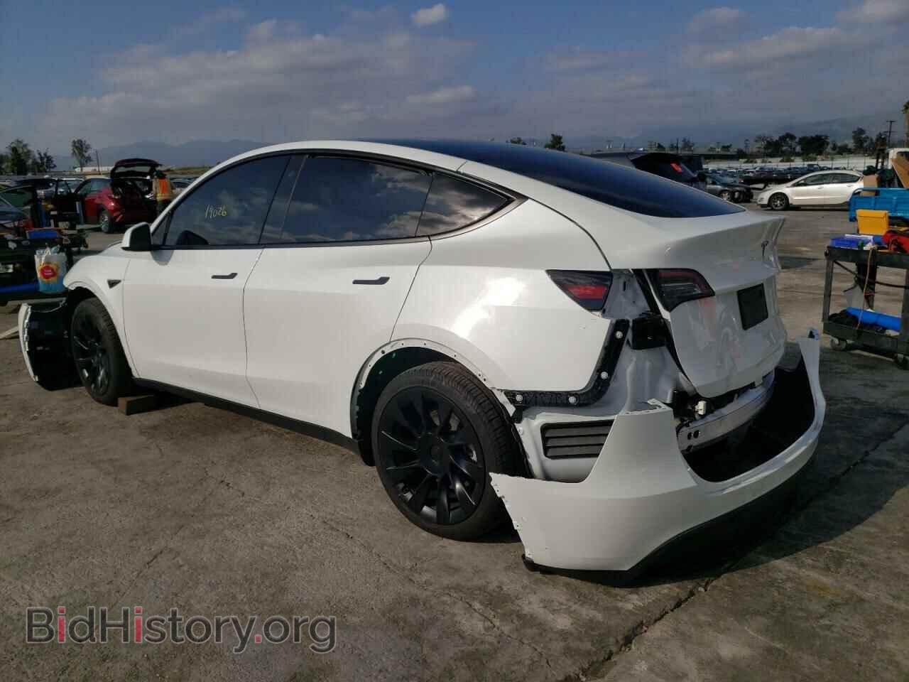2022 TESLA MODEL Y - VIN: 7SAYGDEE7NF322771 - Фото 2