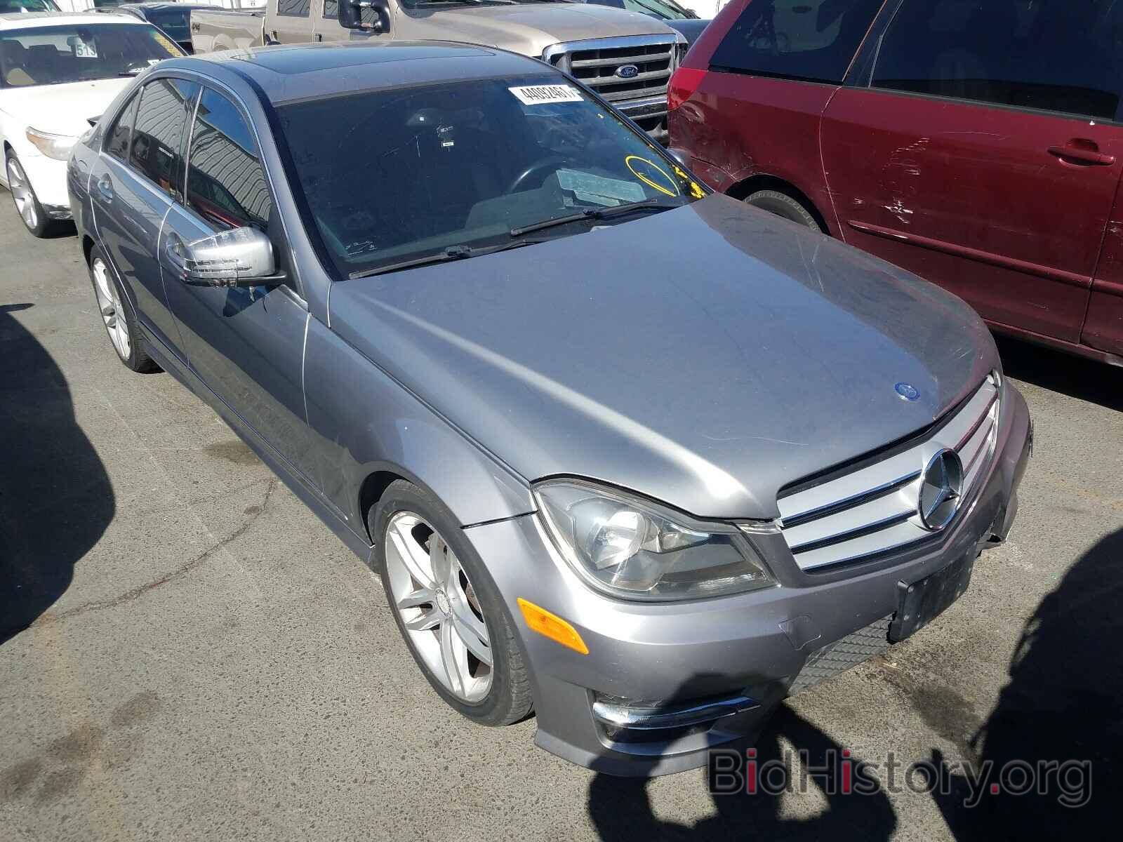 Photo WDDGF8BB7CA730955 - MERCEDES-BENZ C CLASS 2012