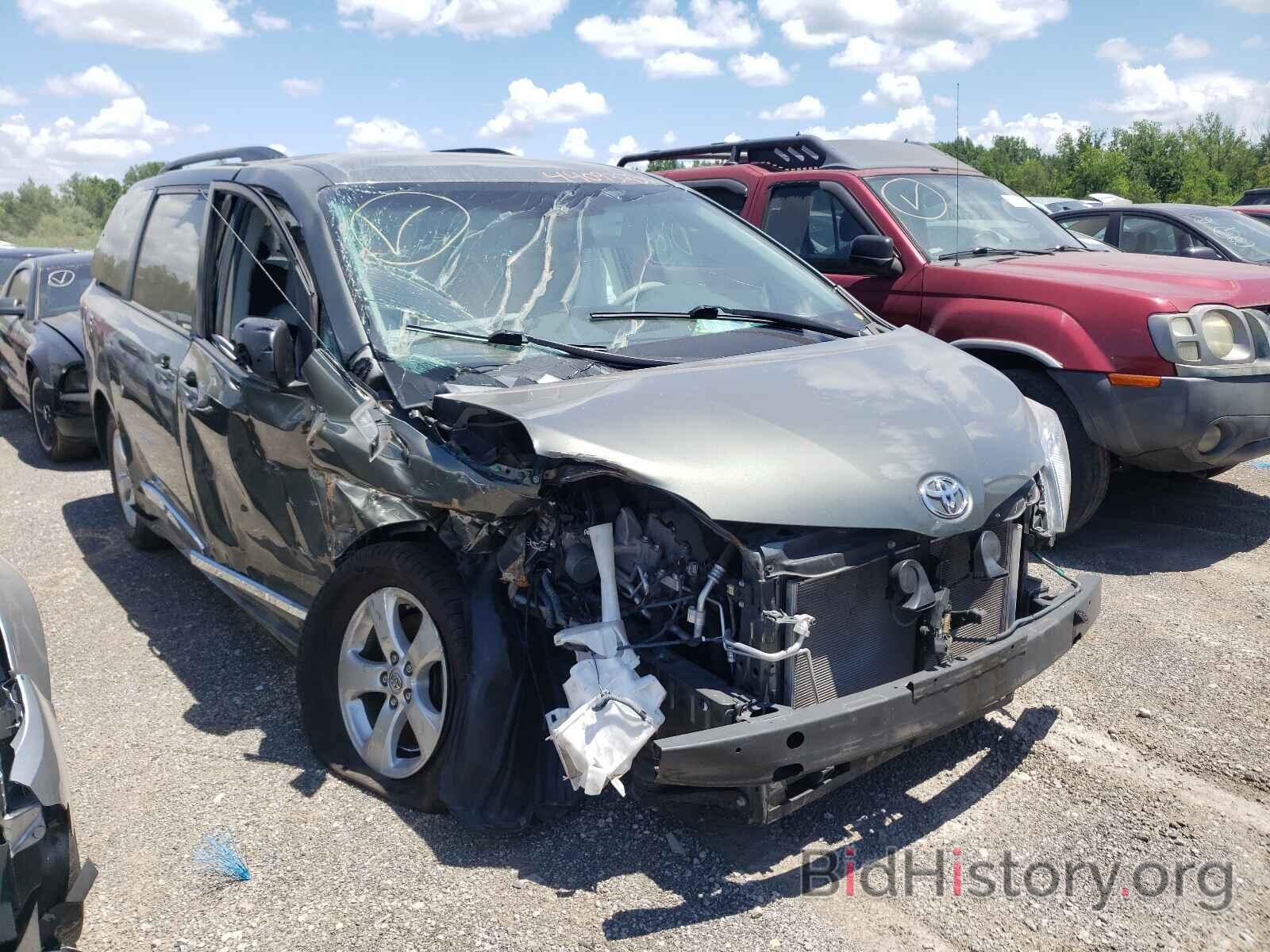 Photo 5TDKK3DC6DS296721 - TOYOTA SIENNA 2013