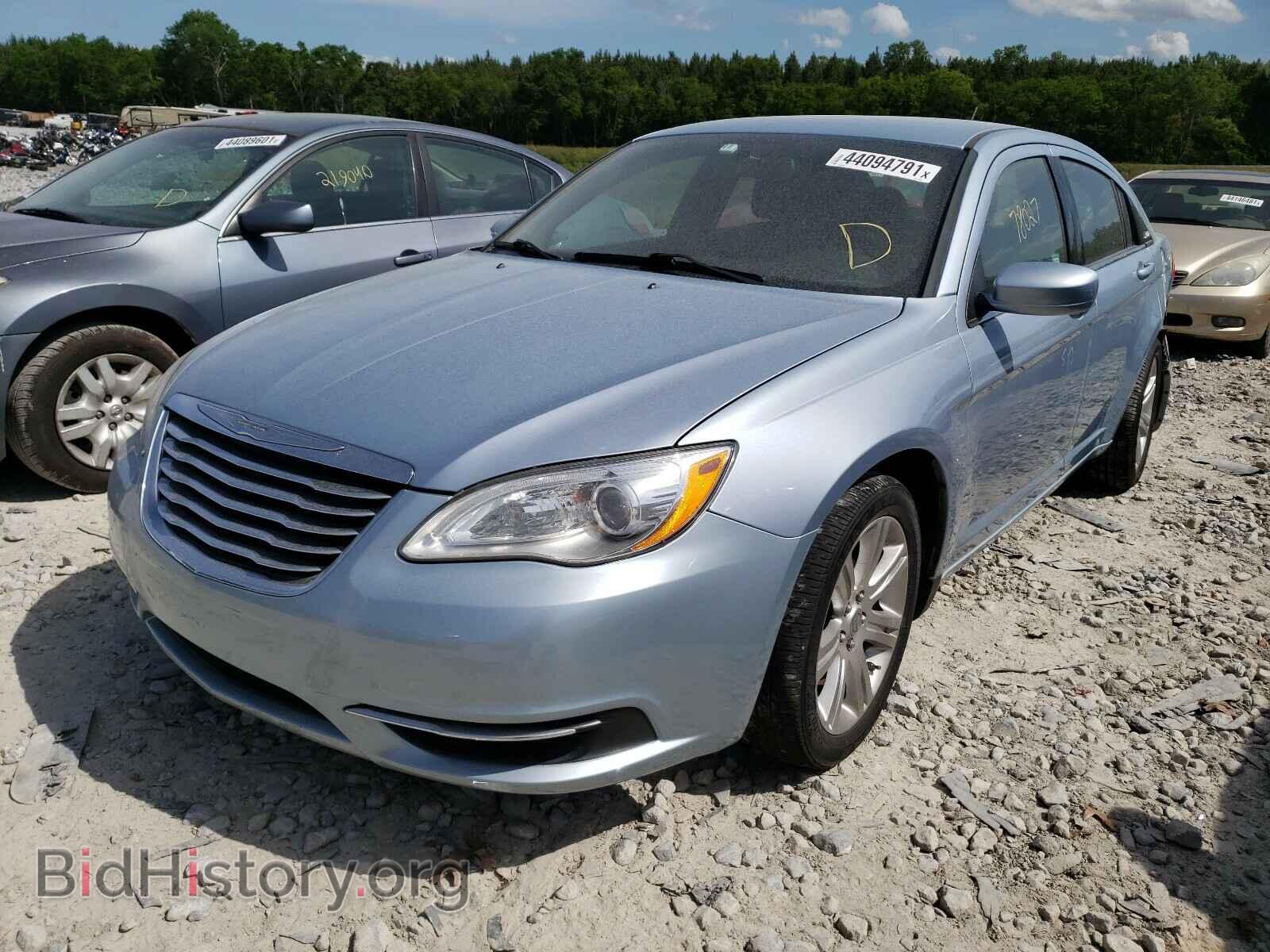 2013 CHRYSLER 200 - VIN: 1C3CCBAB3DN648073 - Фото 2