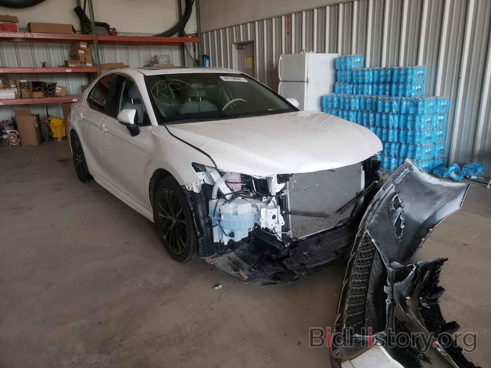 Photo 4T1B11HK1JU555840 - TOYOTA CAMRY 2018