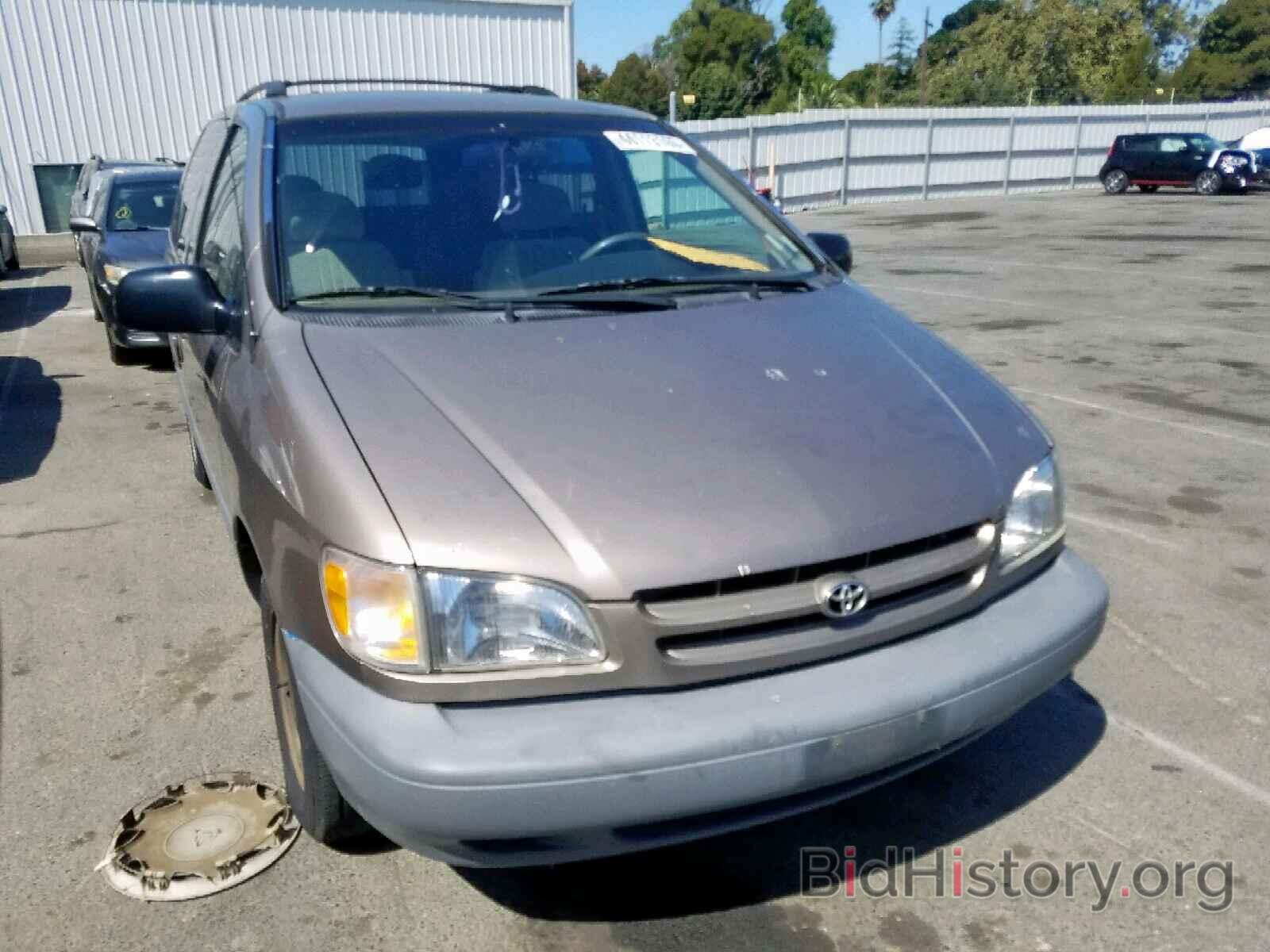 Photo 4T3ZF13C3WU074535 - TOYOTA SIENNA LE 1998