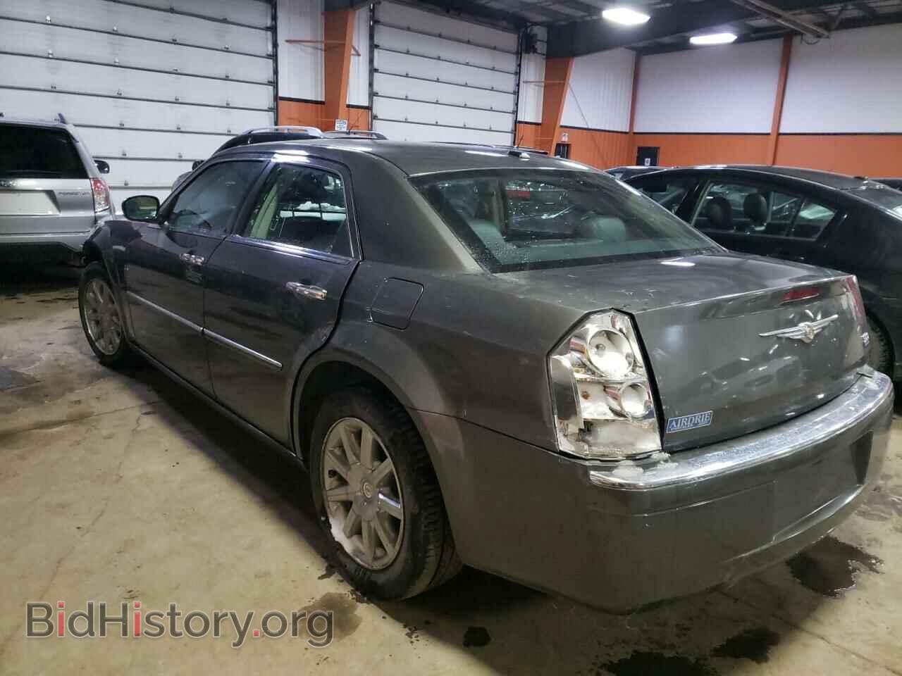 2010 CHRYSLER 300 - VIN: 2C3CA3CV2AH147926 - Фото 2