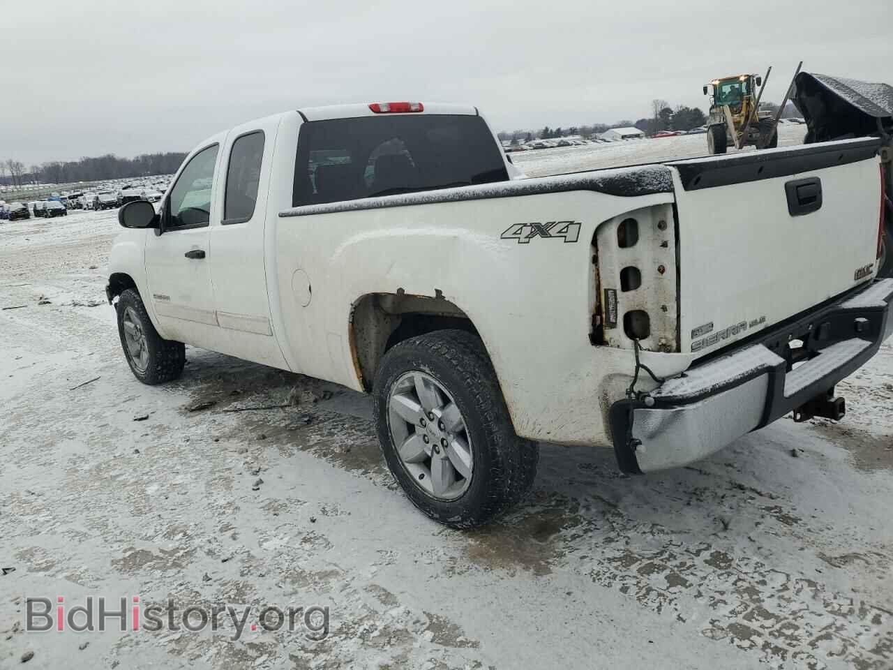 2011 GMC SIERRA - VIN: 1GTR2VE39BZ331529 - Фото 2