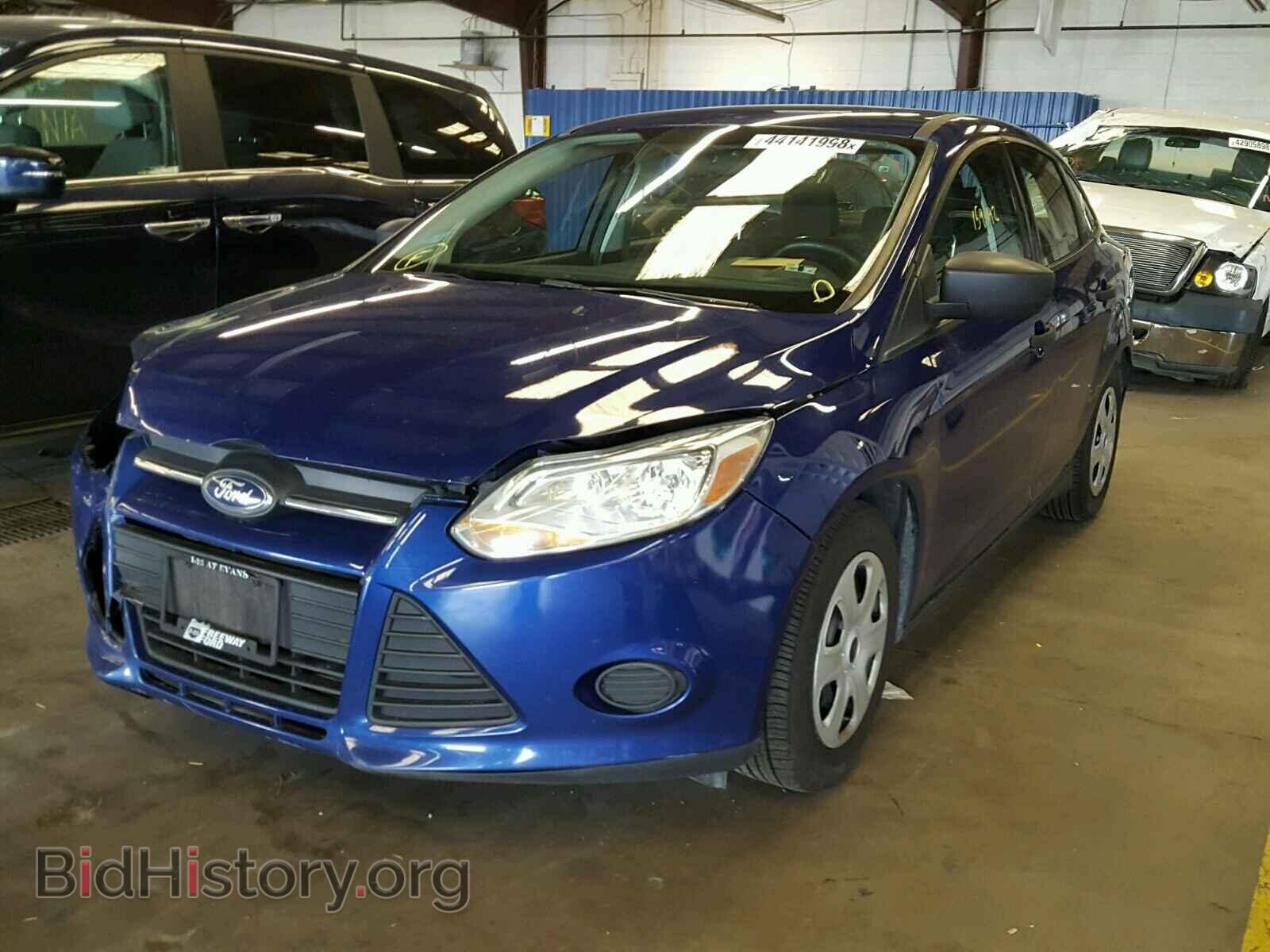 2012 Ford FOCUS (VIN 1FAHP3E28CL313428) — photo 2 of 10