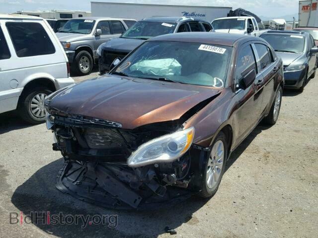 2013 CHRYSLER 200 - VIN: 1C3CCBAG1DN738348 - Фото 2