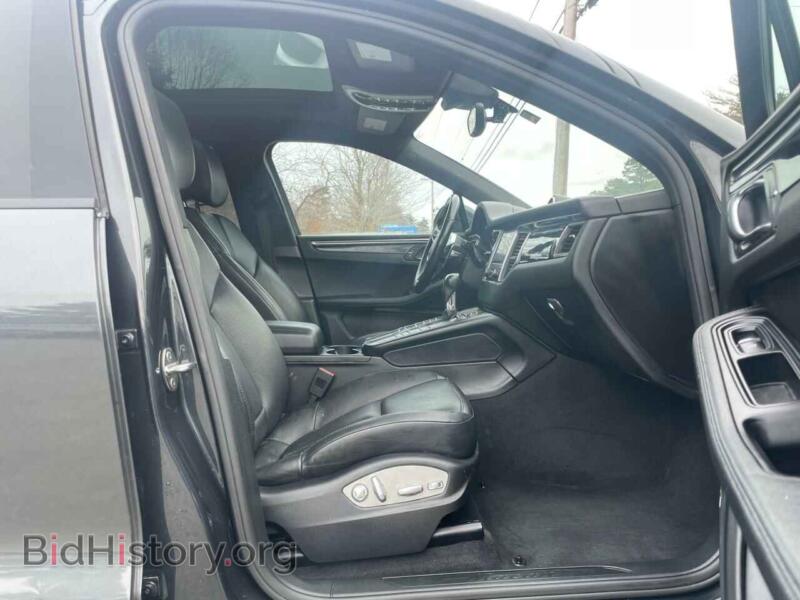 2017 Porsche MACAN (VIN WP1AA2A56HLB05836) — photo 5 of 12