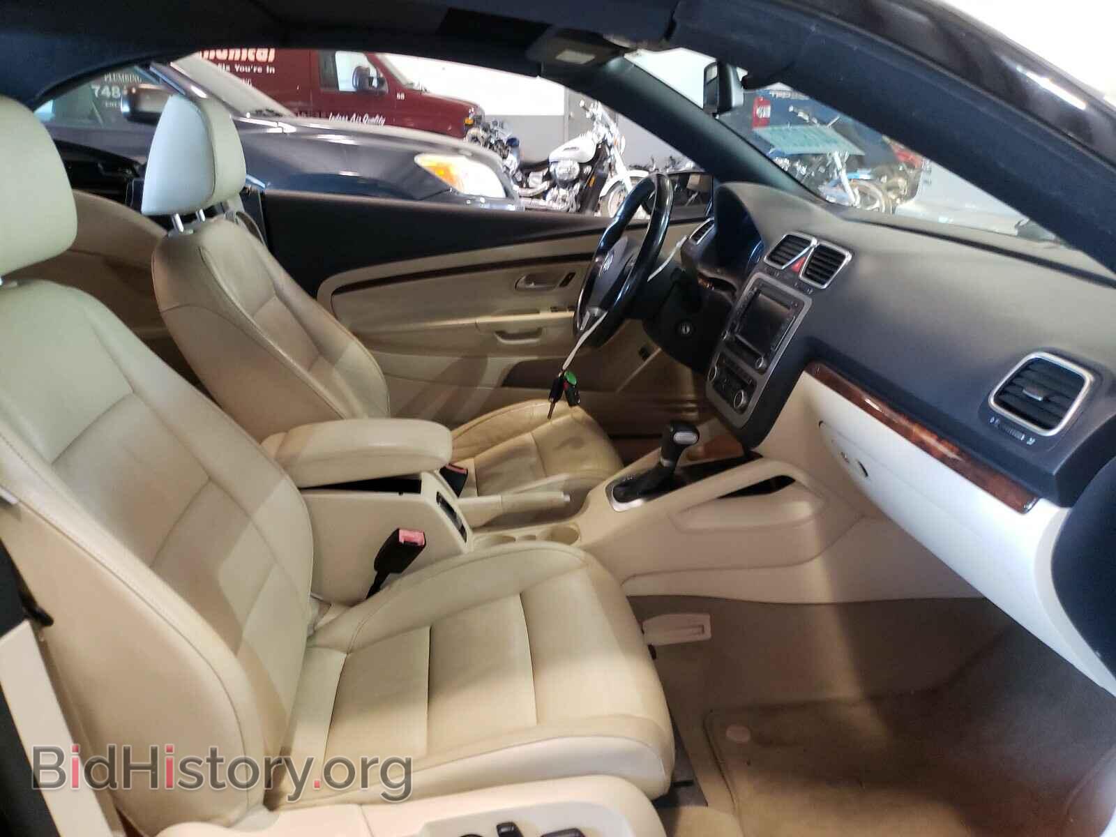 2011 VOLKSWAGEN EOS - VIN: WVWFA7AH0BV002129 - Photo 5