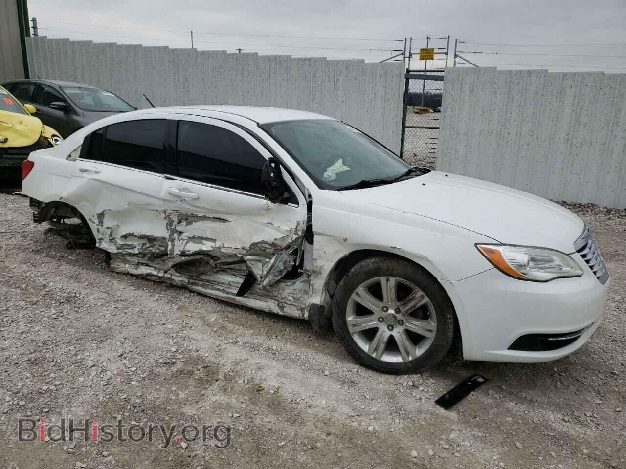 2013 CHRYSLER 200 - VIN: 1C3CCBAB8DN640812 - Фото 4