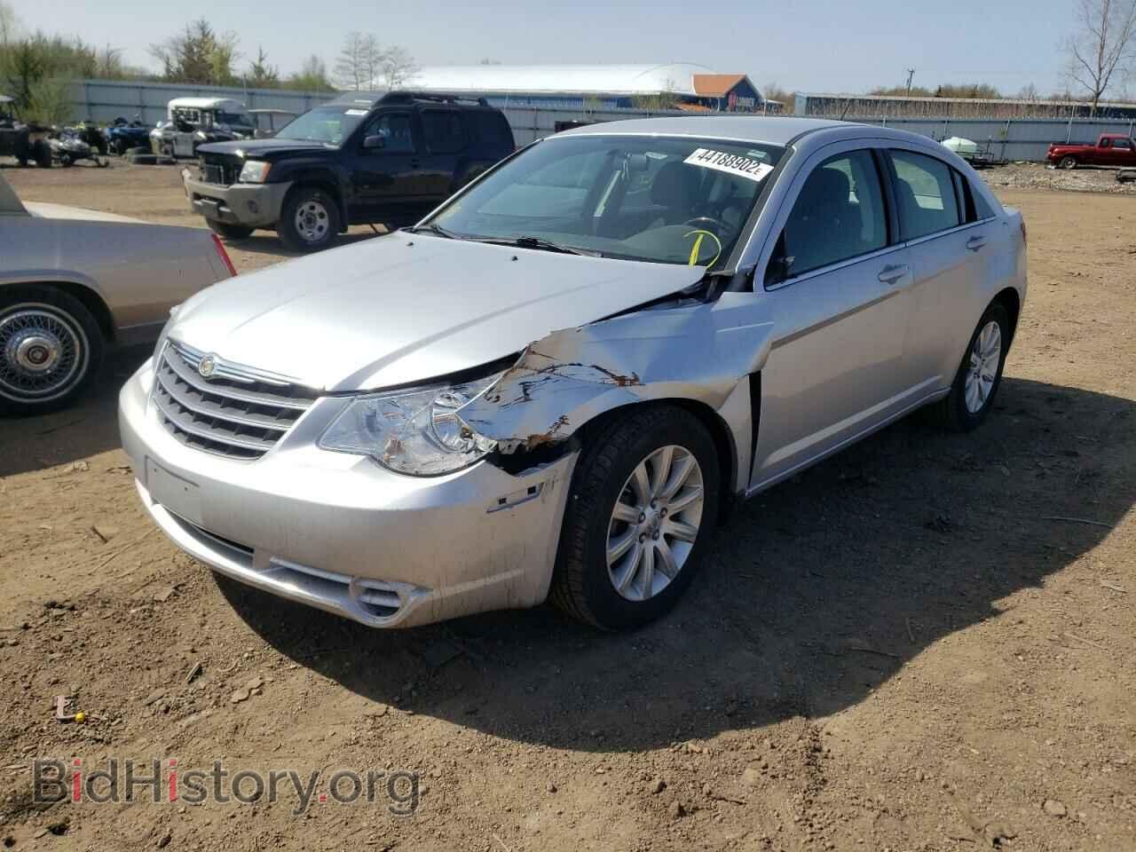 2010 CHRYSLER SEBRING - VIN: 1C3CC5FB7AN214471 - Фото 2