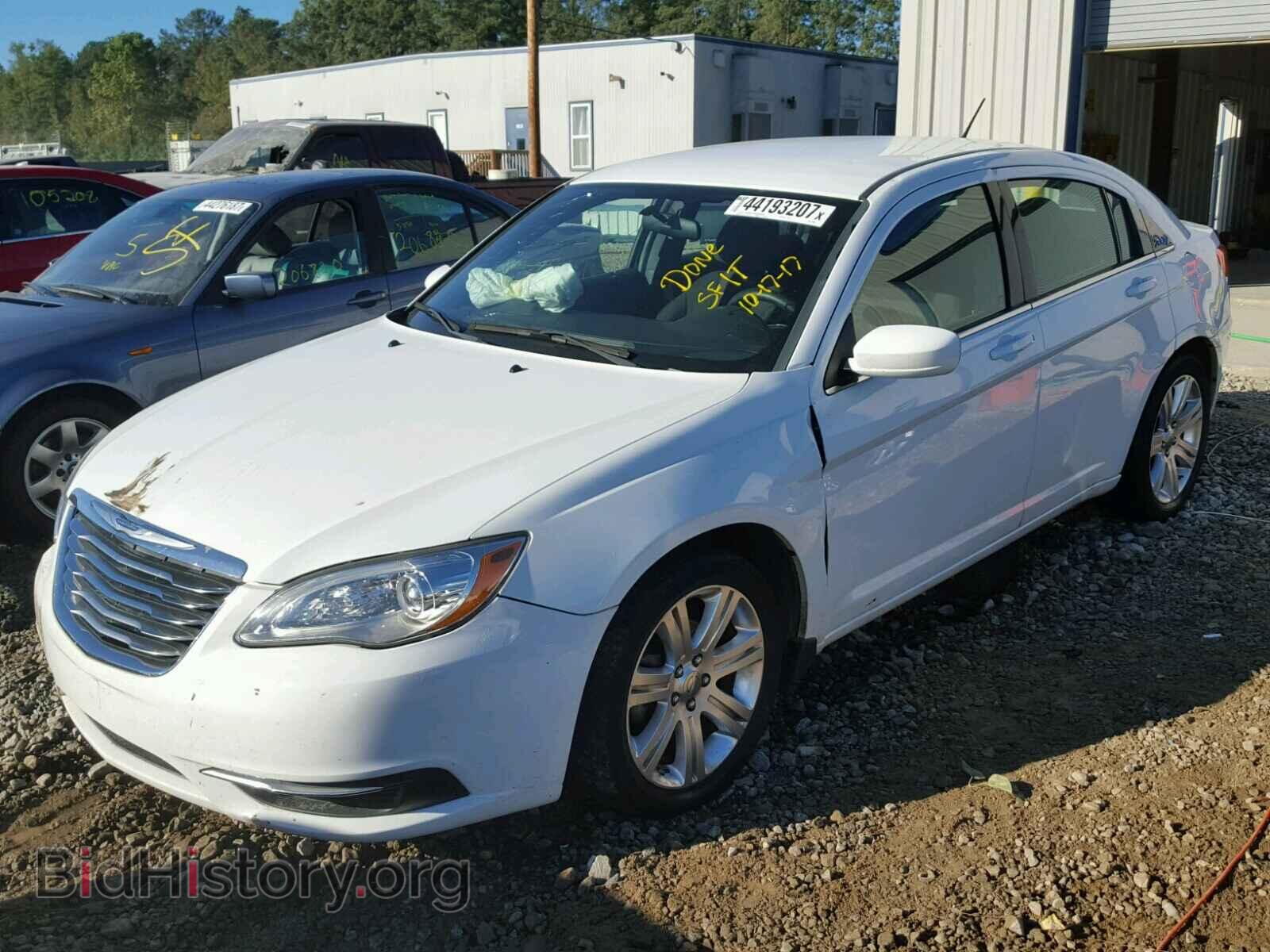 2012 CHRYSLER 200 - VIN: 1C3CCBAB1CN318575 - Фото 2