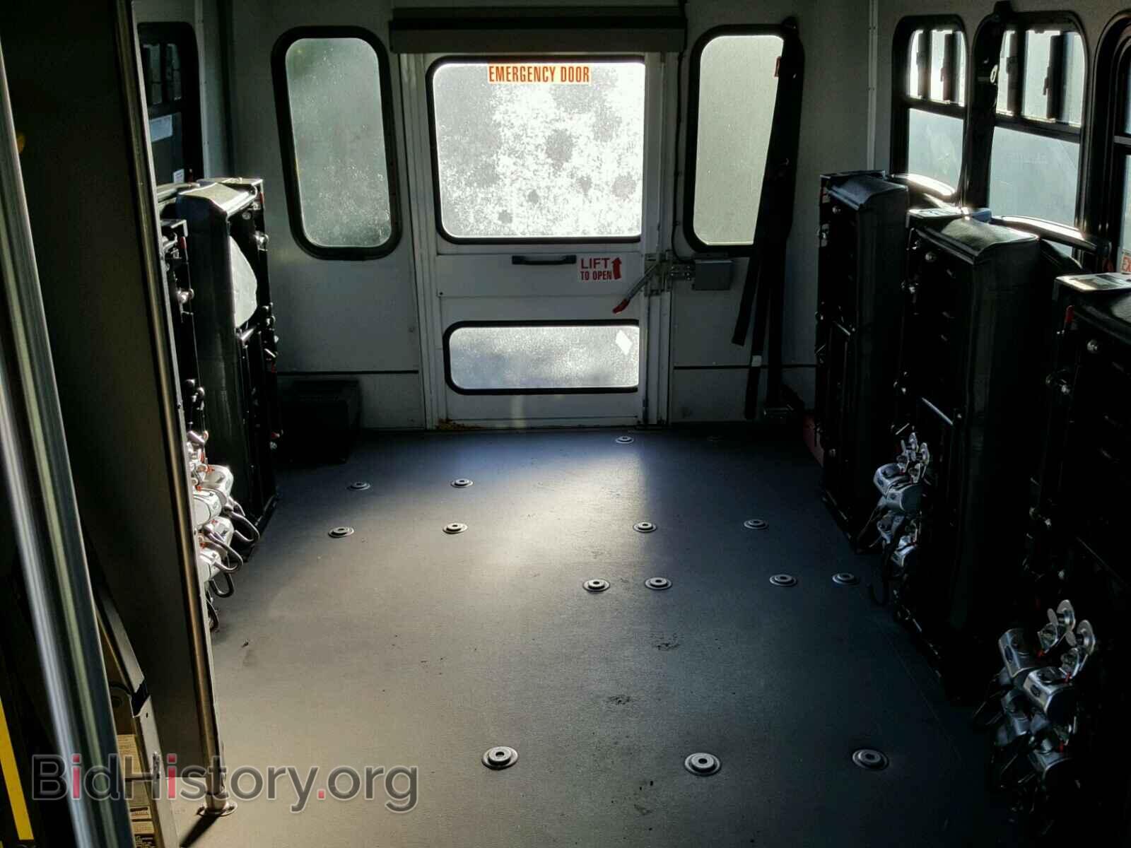 2010 FORD ECONOLINE - VIN: 1FDWE3FP8ADA34629 - Photo 6