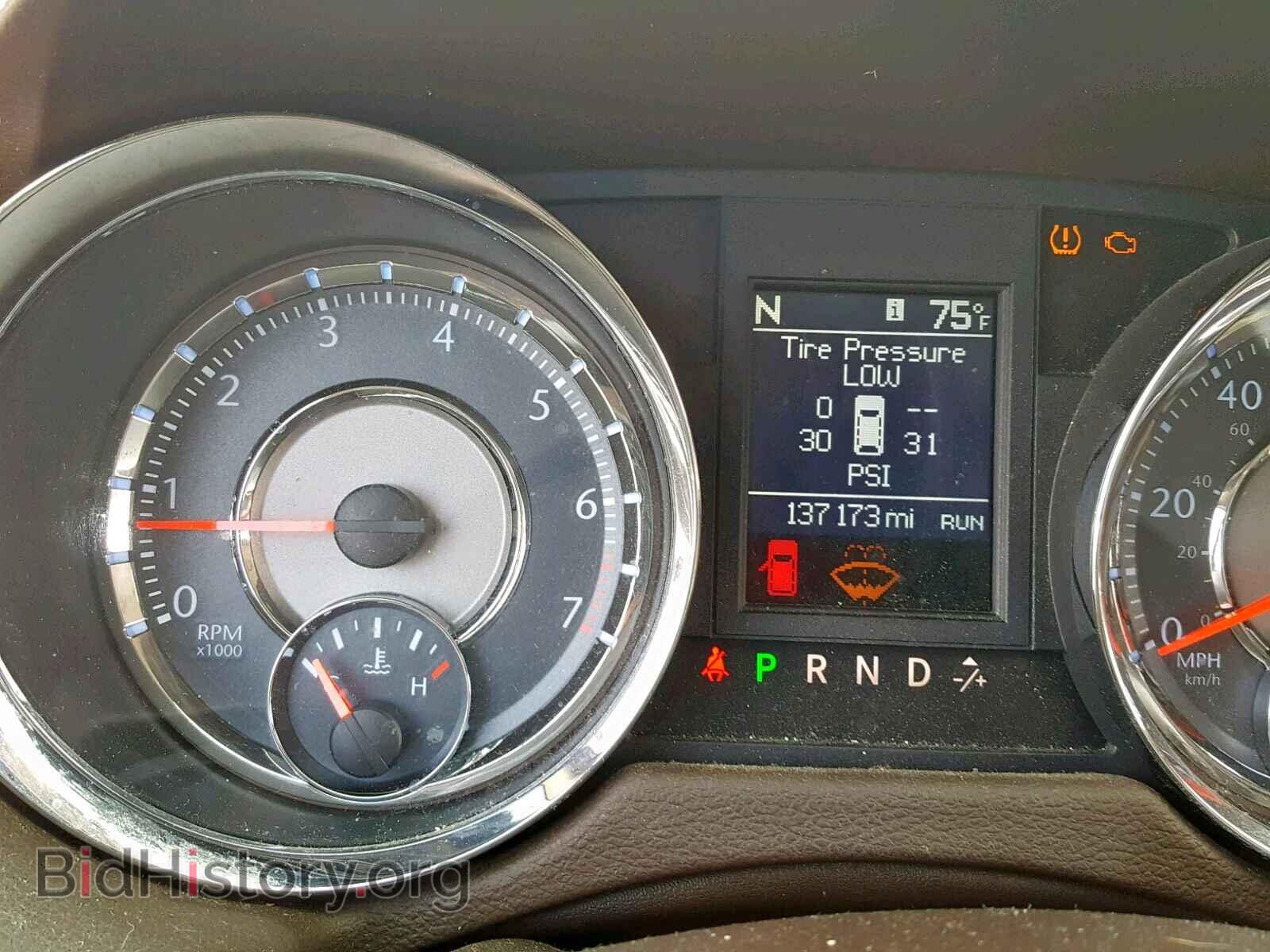 2011 CHRYSLER TOWN & COU - VIN: 2A4RR8DG2BR655654 - Фото 8