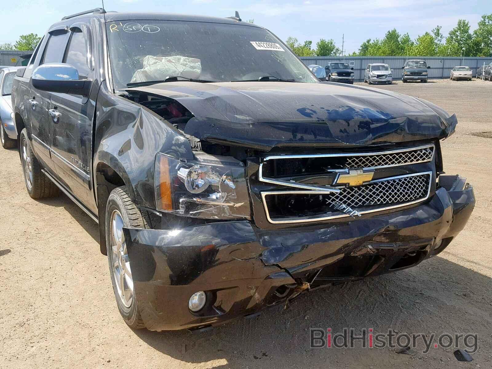 Photo 3GNVKGE00AG135517 - CHEVROLET AVALANCHE 2010