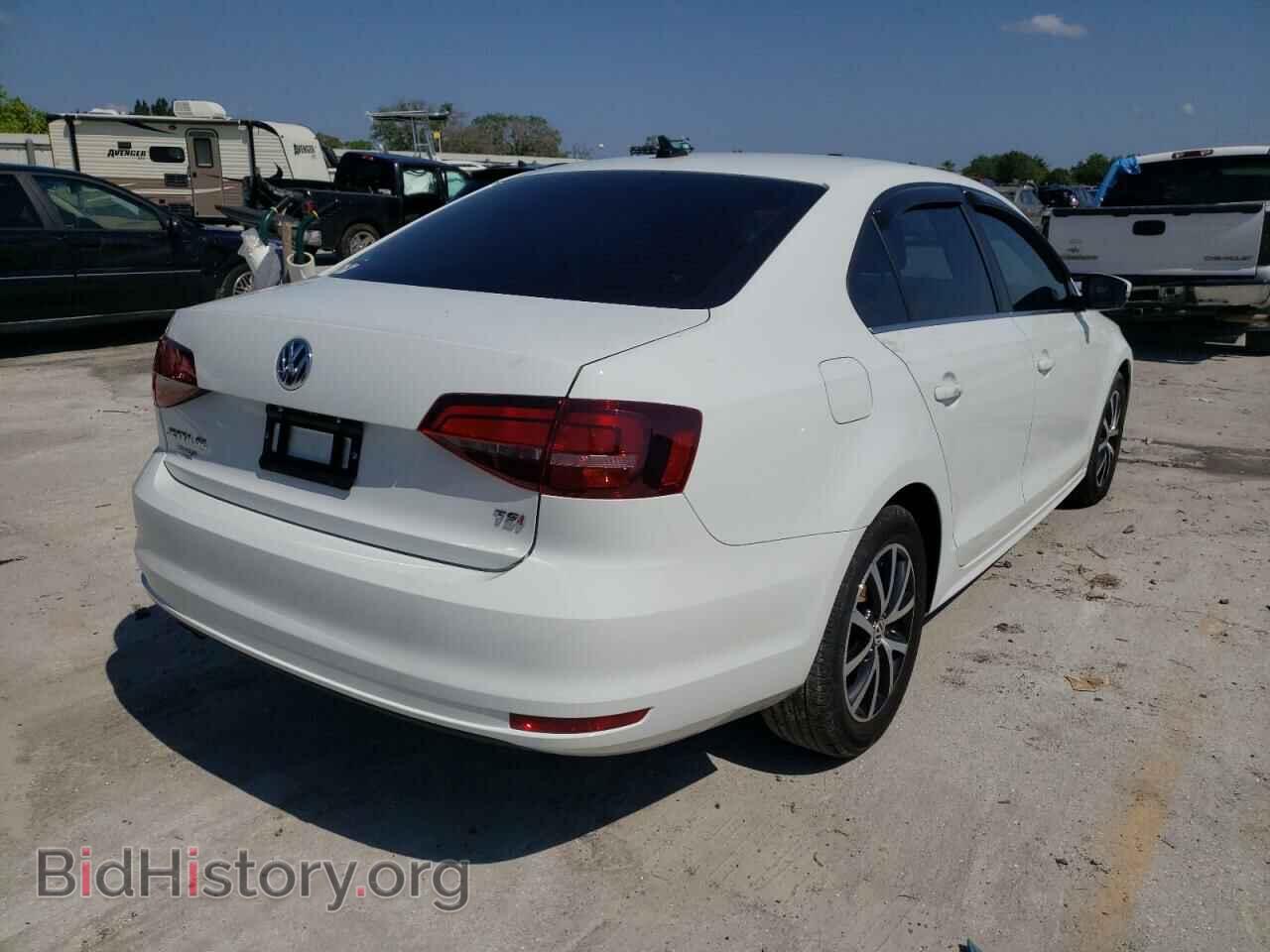 2017 VOLKSWAGEN JETTA - VIN: 3VWDB7AJ9HM268224 - Photo 4