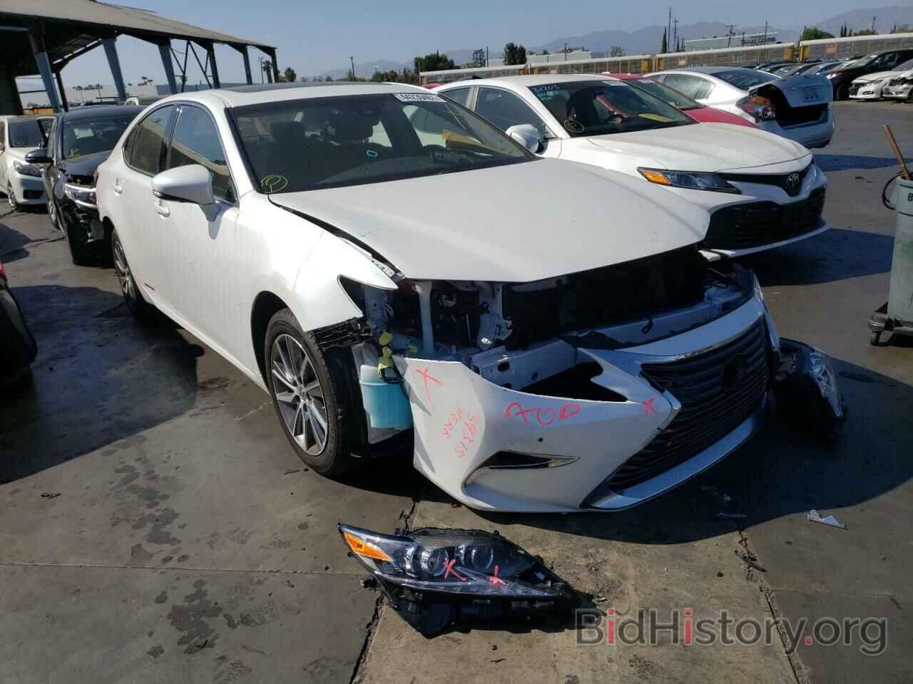 Фотография JTHBW1GG8J2192644 - LEXUS ES300 2018