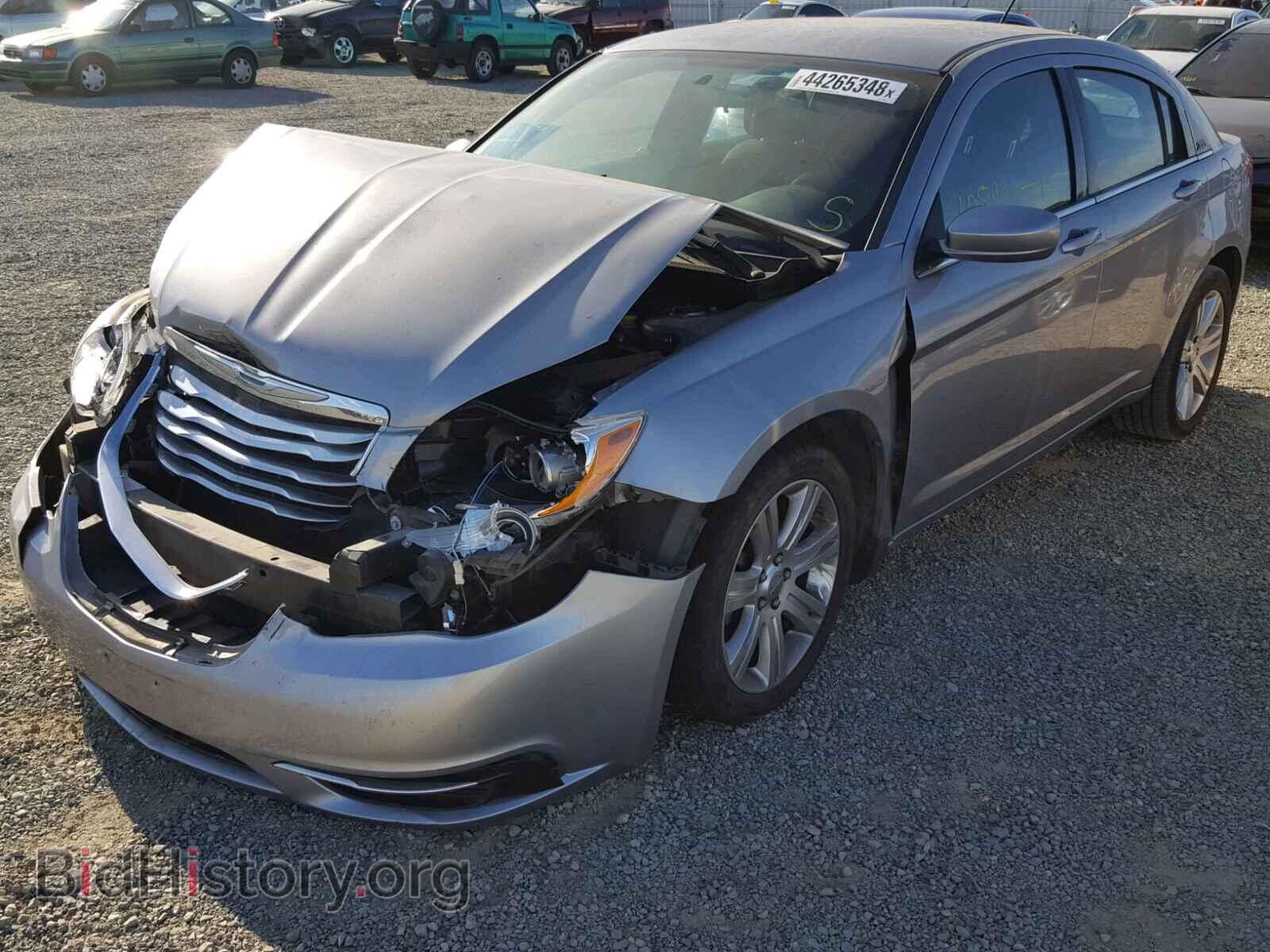 2013 CHRYSLER 200 - VIN: 1C3CCBAB2DN762243 - Фото 2