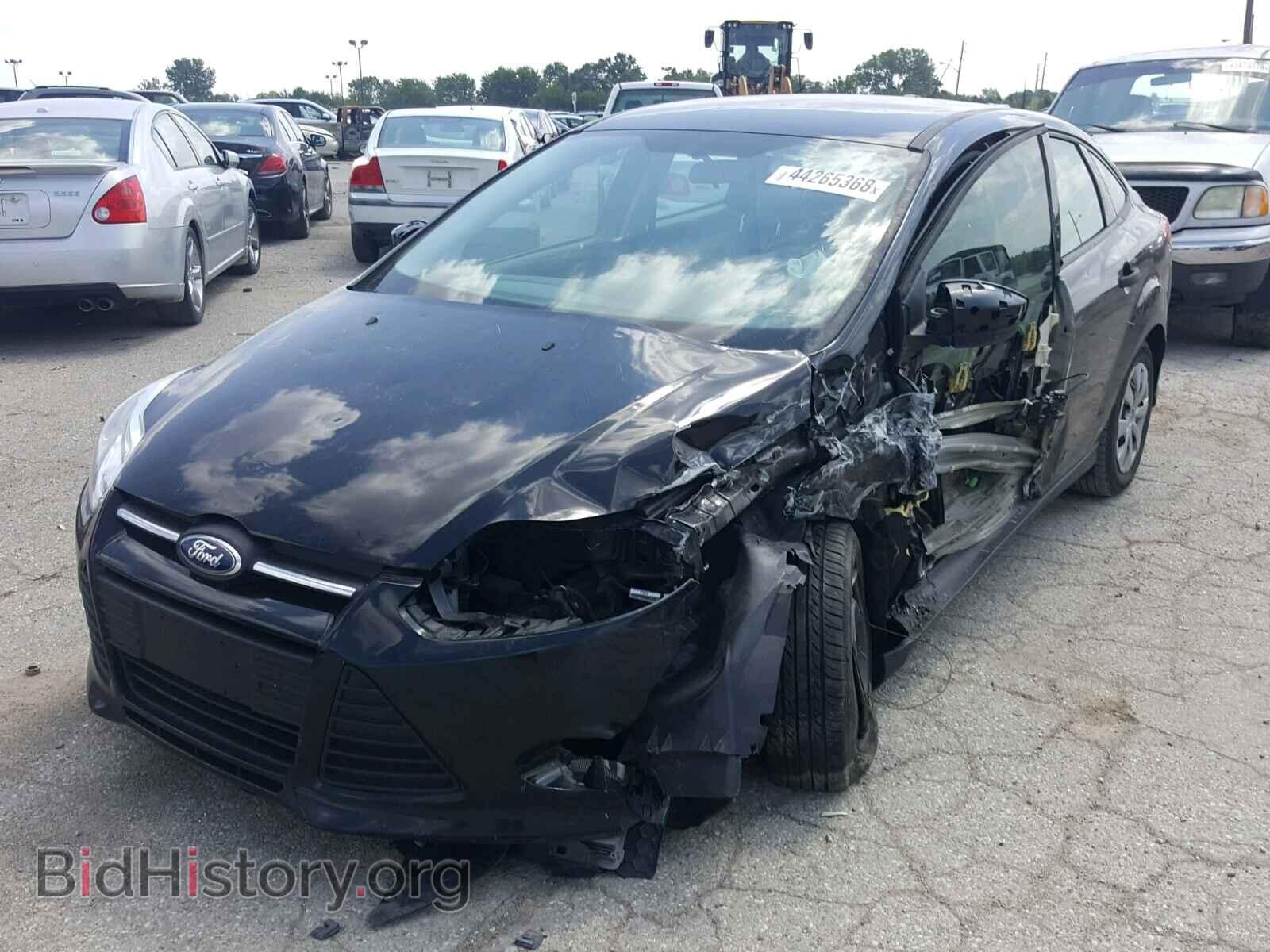 2012 Ford FOCUS (VIN 1FAHP3E27CL270443) — photo 2 of 10