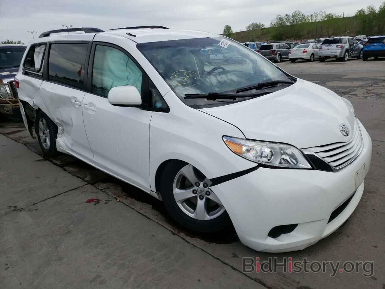 Photo 5TDKZ3DC1HS826238 - TOYOTA SIENNA 2017