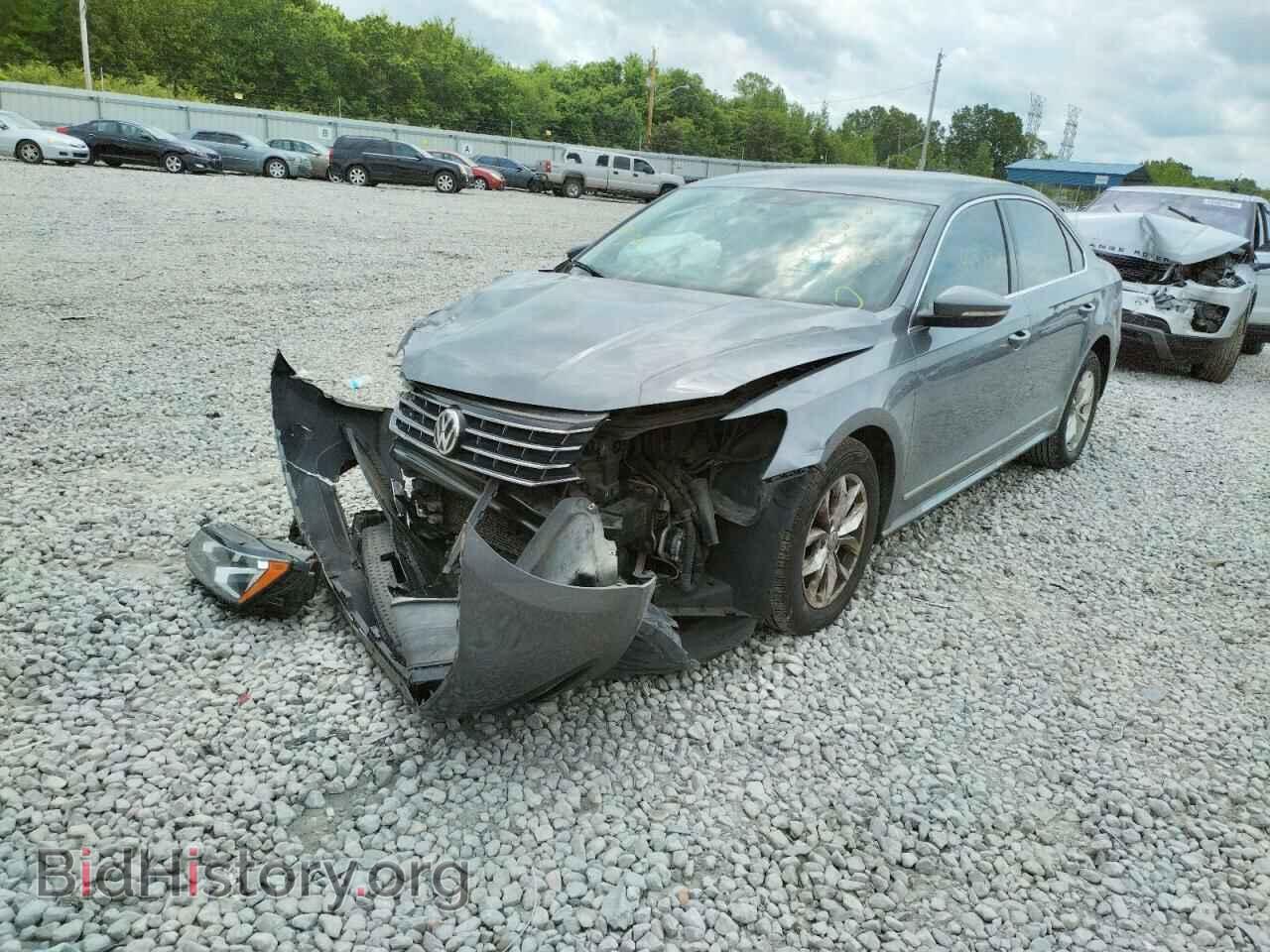 2017 VOLKSWAGEN PASSAT - VIN: 1VWAT7A36HC048137 - Фото 2