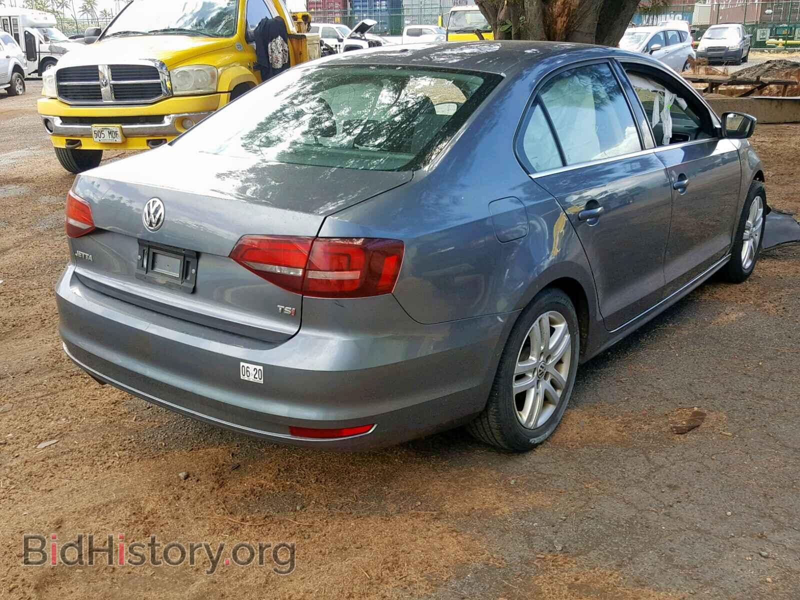 2017 VOLKSWAGEN JETTA - VIN: 3VW2B7AJXHM304722 - Photo 4