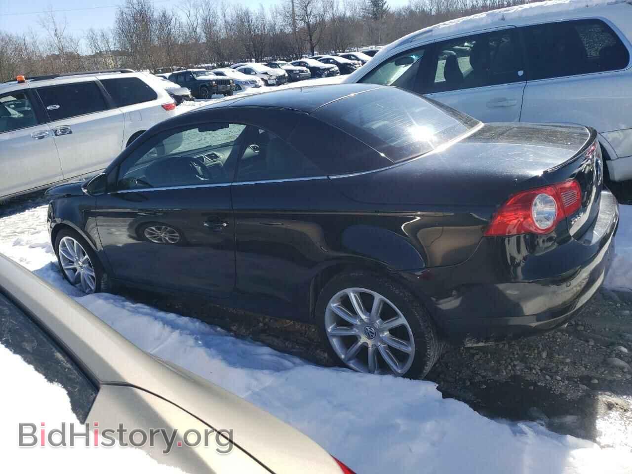 2011 VOLKSWAGEN EOS - VIN: WVWFW7AH5BV005447 - Фото 2