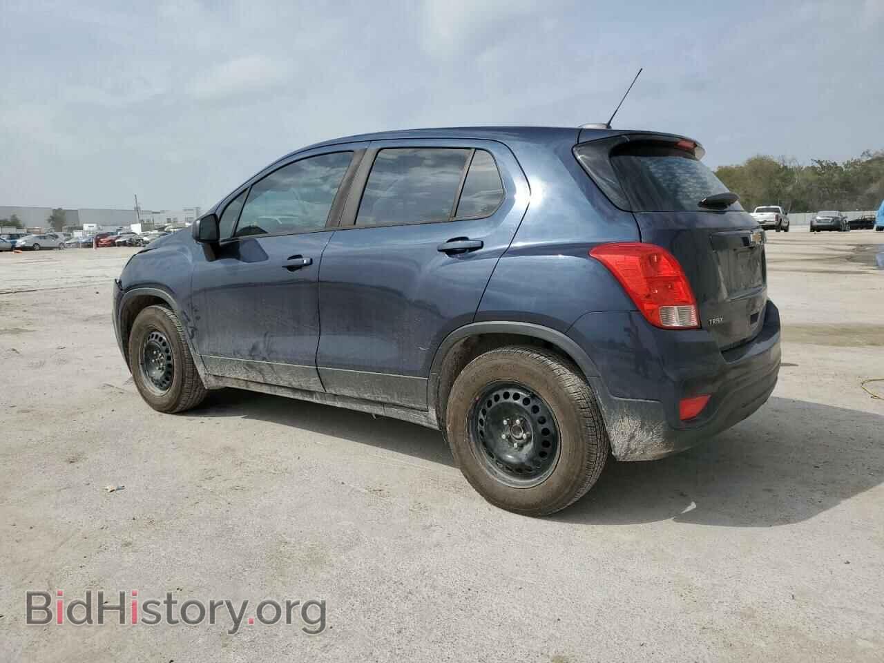 2018 CHEVROLET TRAX - VIN: 3GNCJKSB3JL199979 - Фото 2