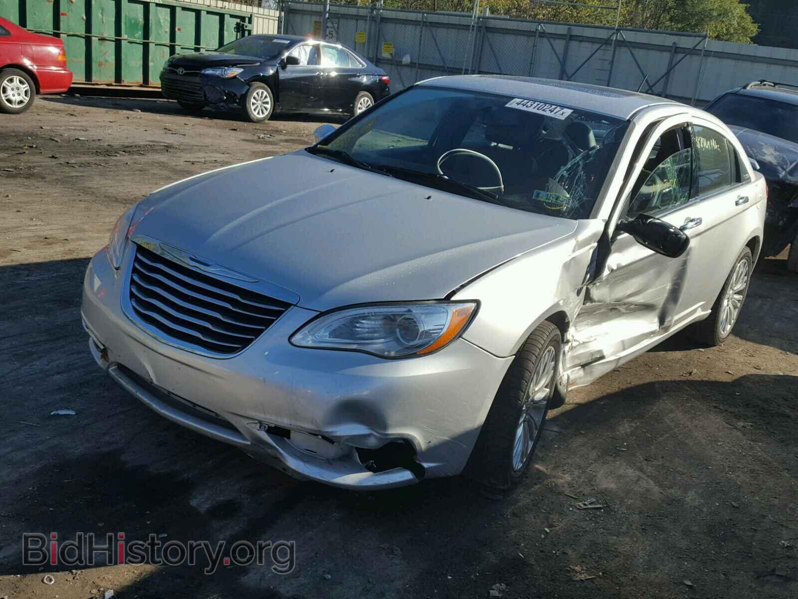 2011 CHRYSLER 200 - VIN: 1C3BC2FB8BN572223 - Фото 2