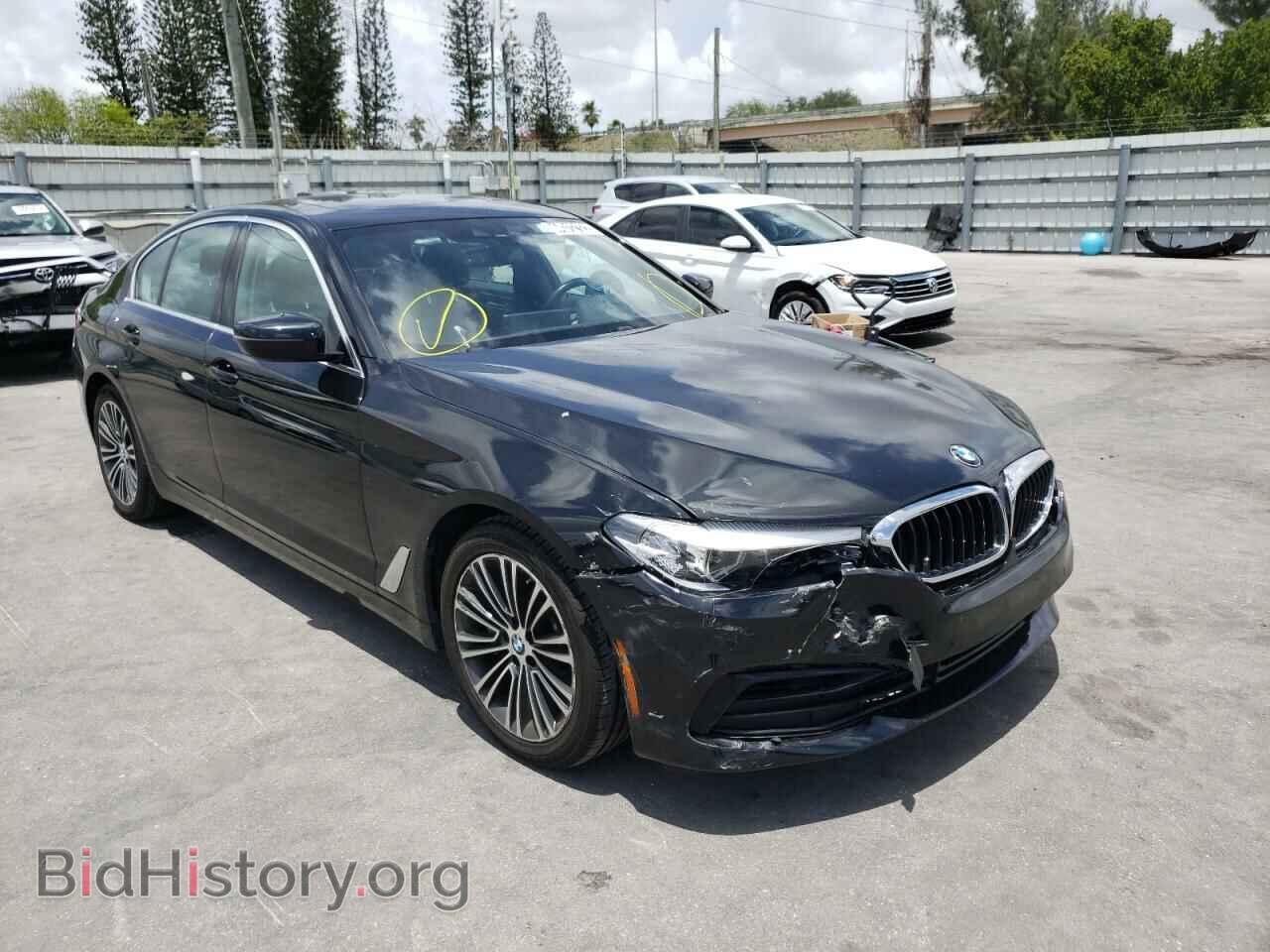 Photo WBAJA5C55KBX87165 - BMW 5 SERIES 2019