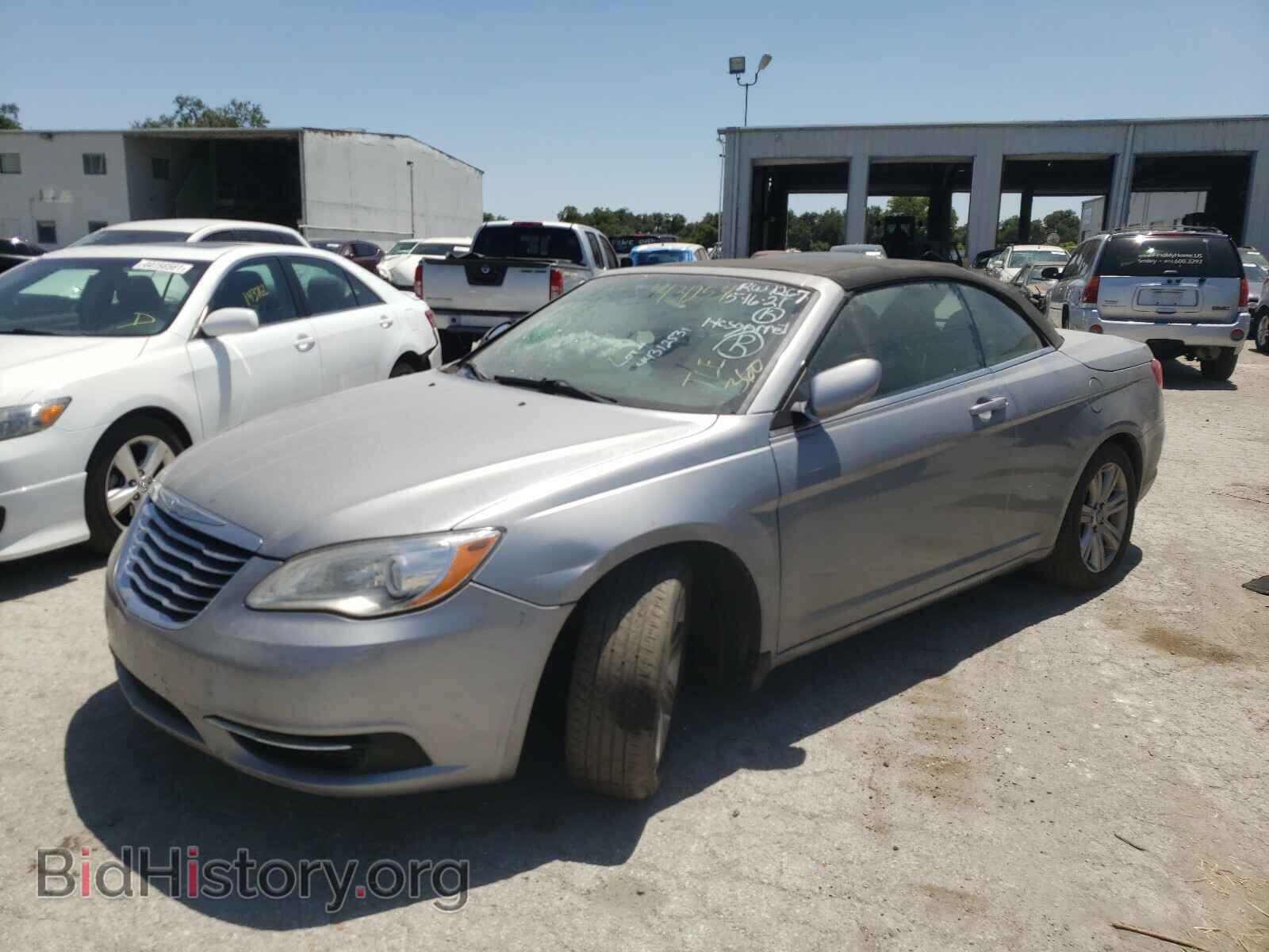 2013 CHRYSLER 200 - VIN: 1C3BCBEB0DN615182 - Фото 2