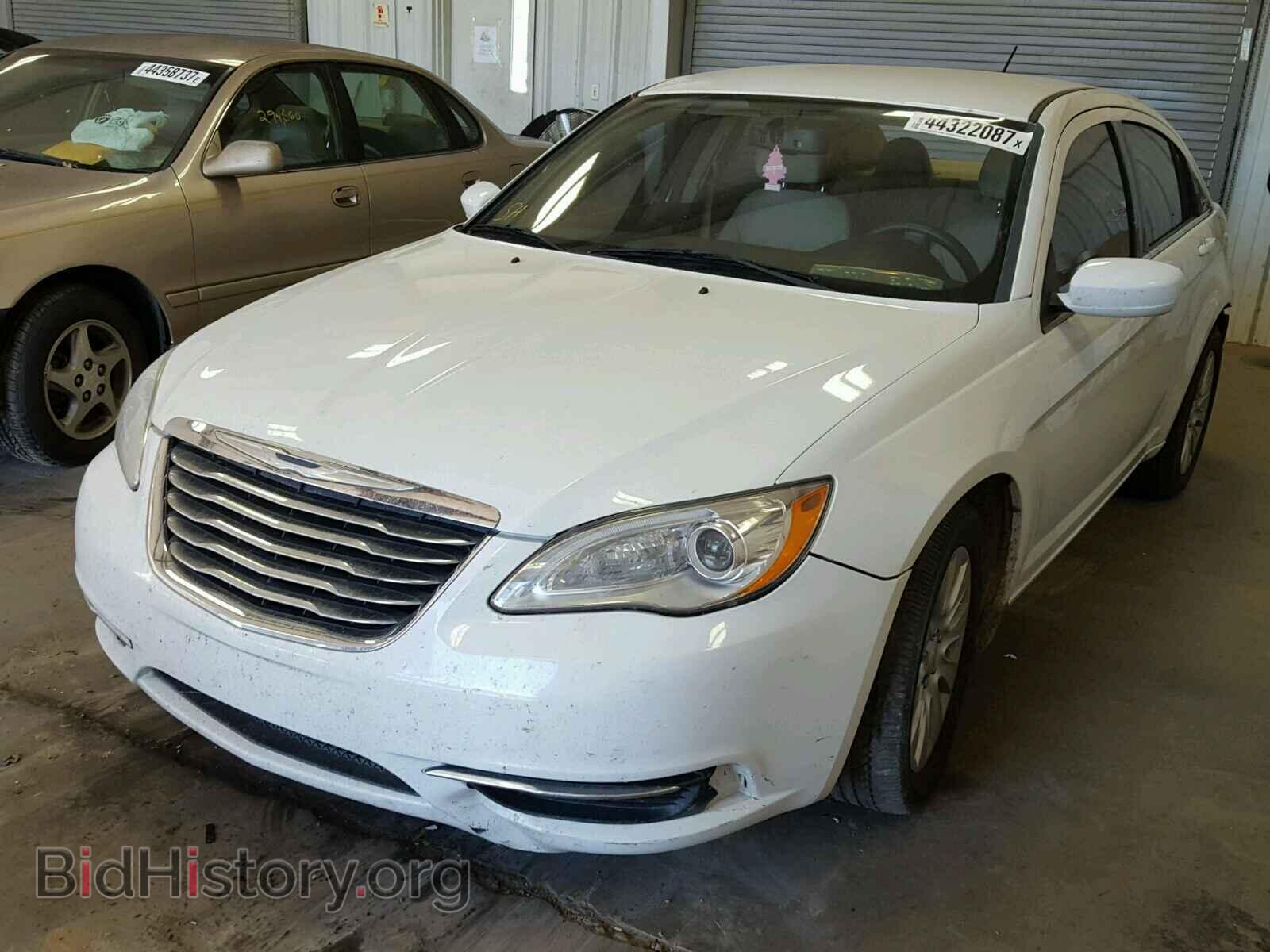 2013 CHRYSLER 200 - VIN: 1C3CCBAG8DN604002 - Фото 2