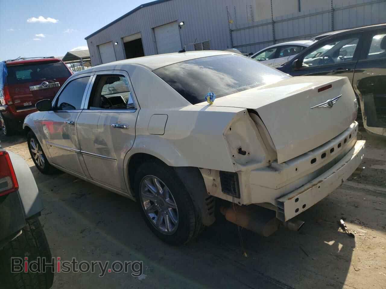 2008 CHRYSLER 300 - VIN: 2C3KA63H18H110092 - Фото 2