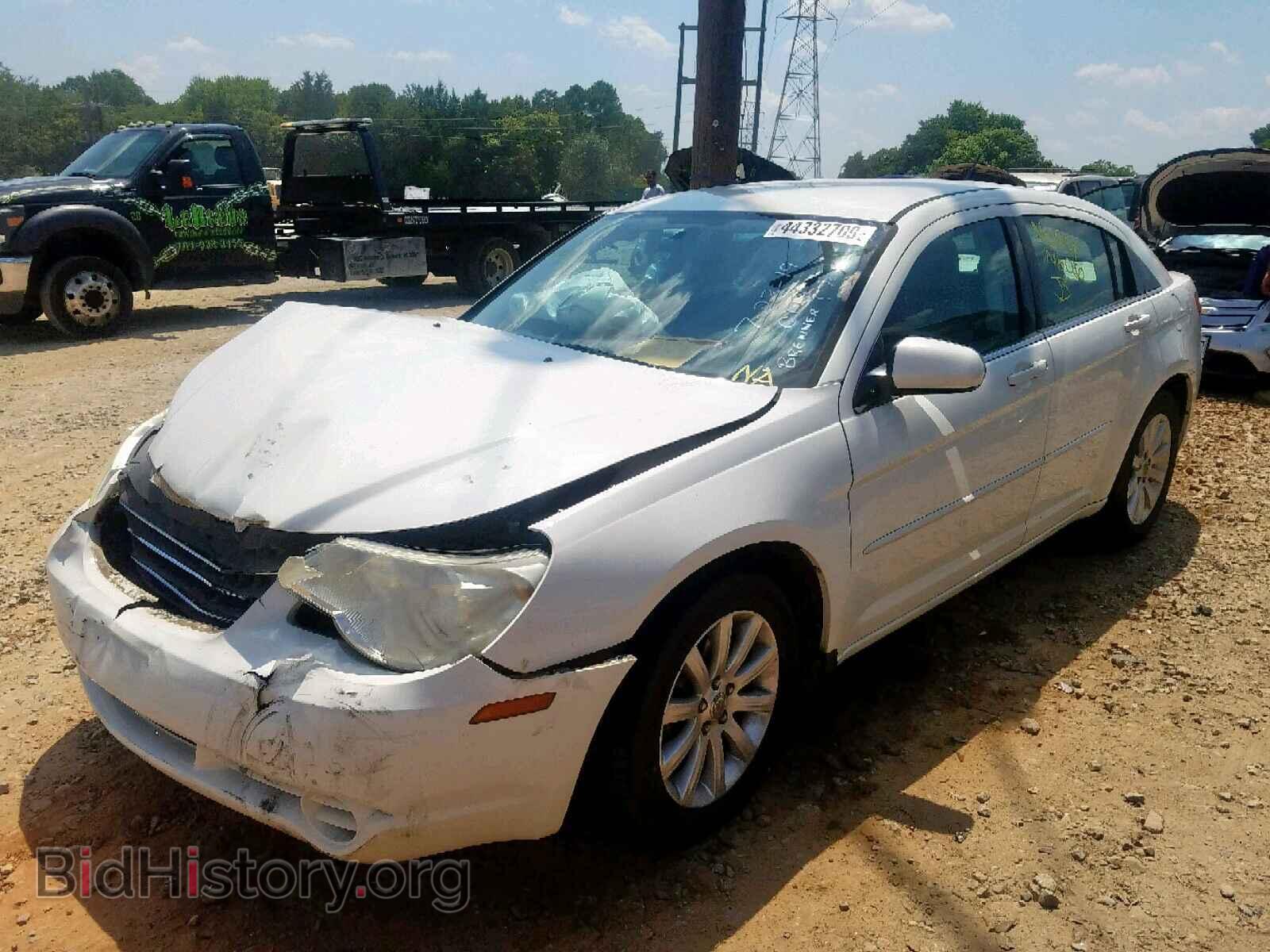 2010 CHRYSLER SEBRING - VIN: 1C3CC5FD0AN194534 - Фото 2