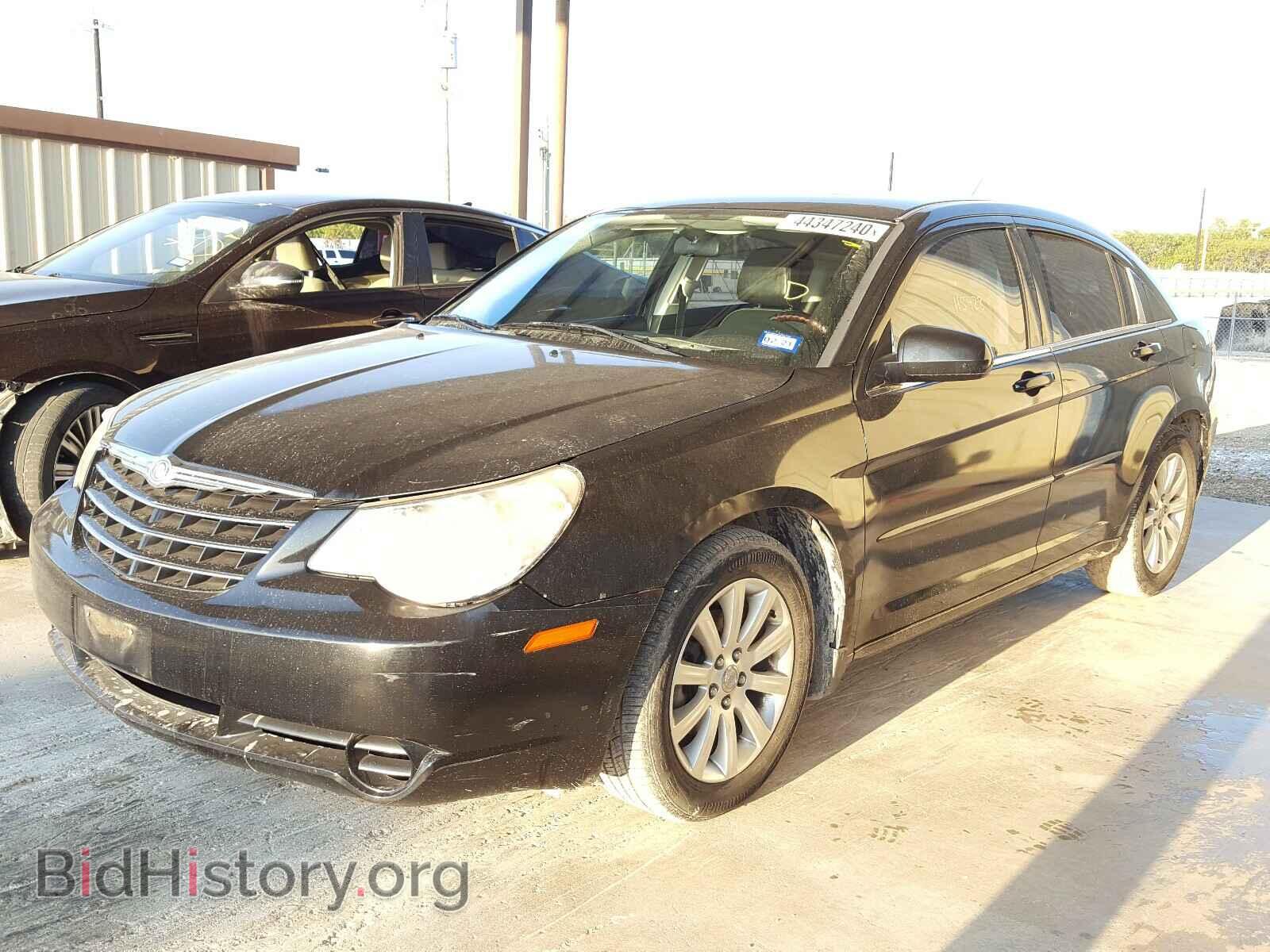 2010 CHRYSLER SEBRING - VIN: 1C3CC5FD6AN132720 - Фото 2