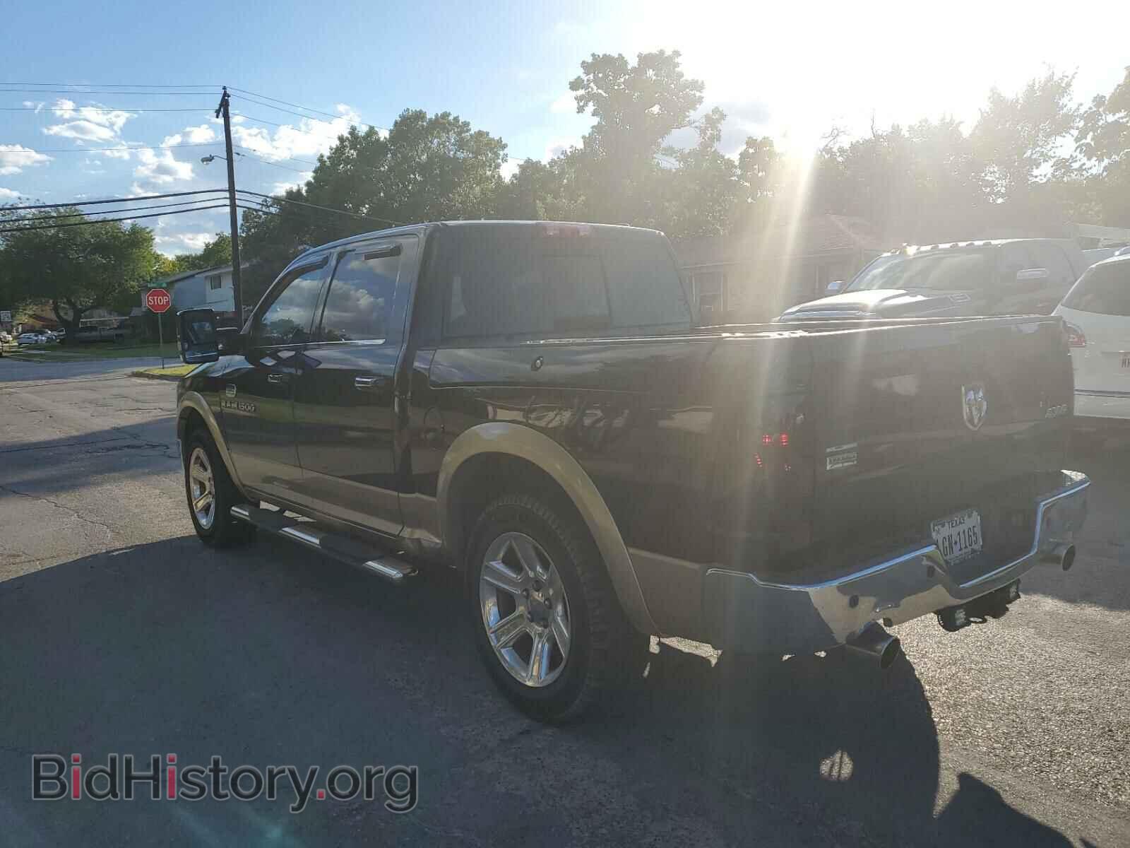 2011 DODGE RAM 1500 - VIN: 1D7RV1CTXBS576003 - Фото 2