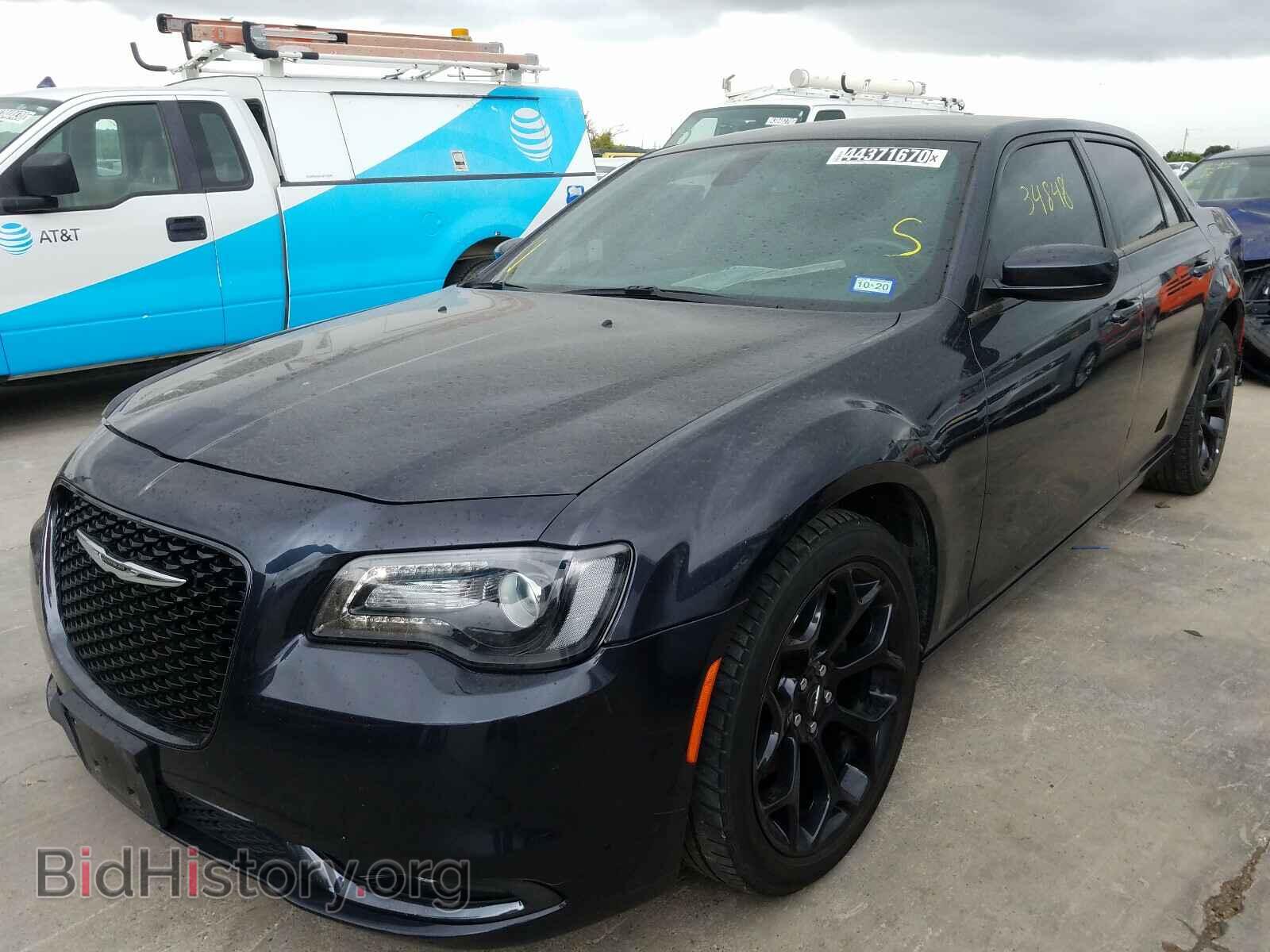 2019 CHRYSLER 300 - VIN: 2C3CCABG0KH516625 - Фото 2