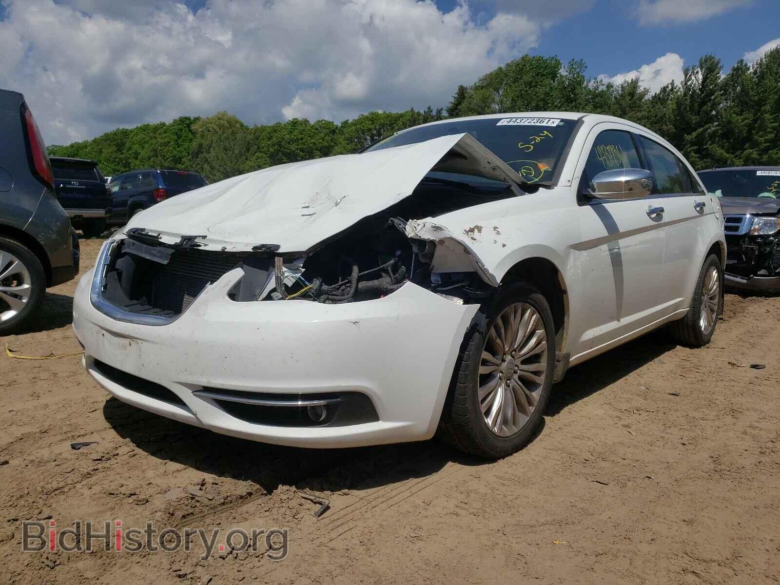 2011 CHRYSLER 200 - VIN: 1C3BC2FG2BN618916 - Photo 2