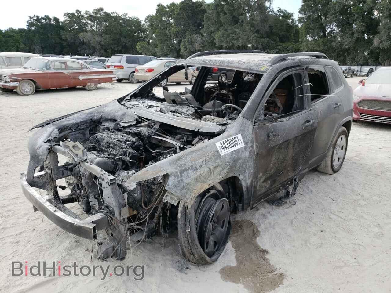2019 JEEP CHEROKEE - VIN: 1C4PJLCB5KD108801 - Фото 2