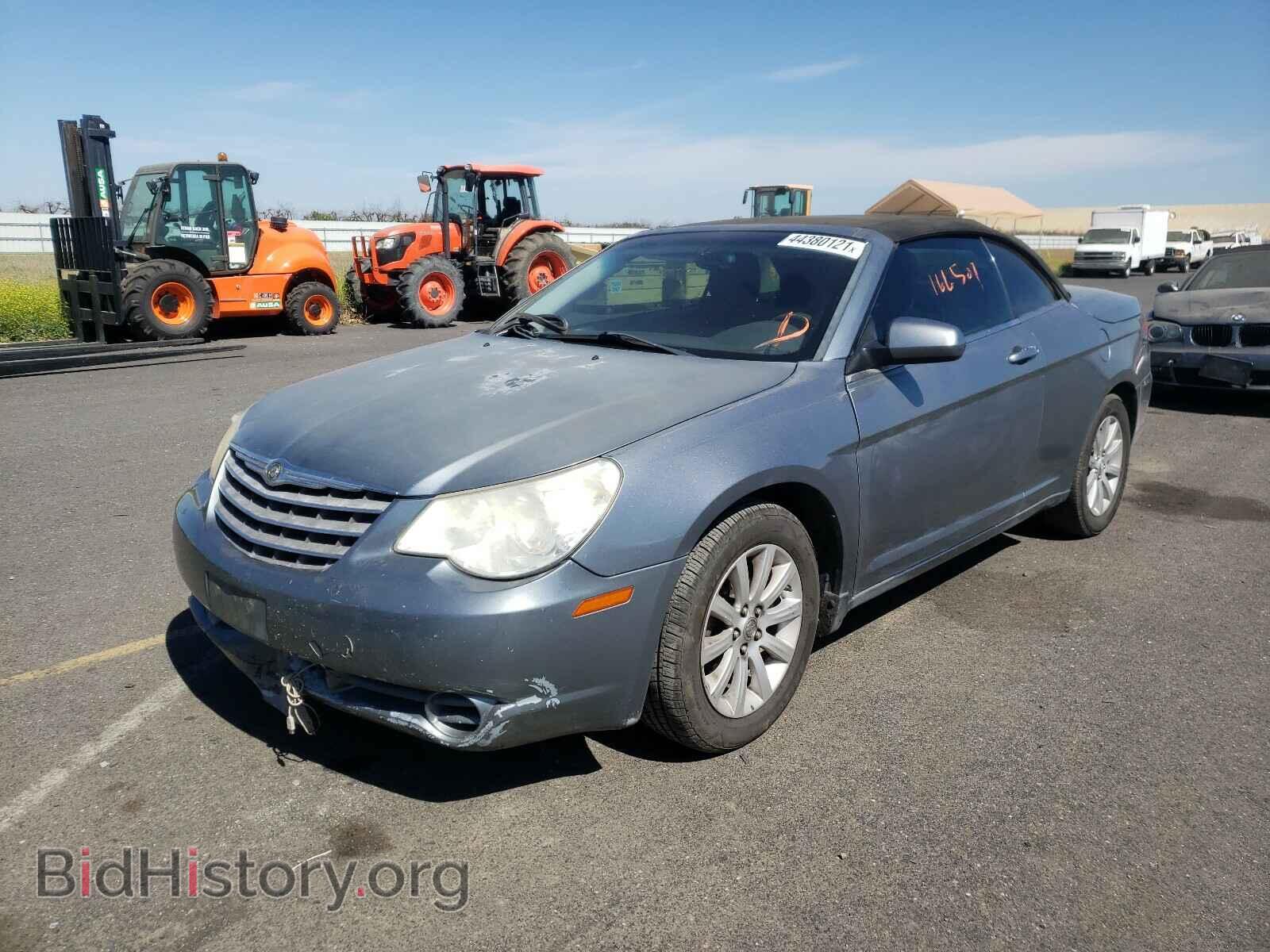 2010 CHRYSLER SEBRING - VIN: 1C3BC5ED9AN195050 - Фото 2