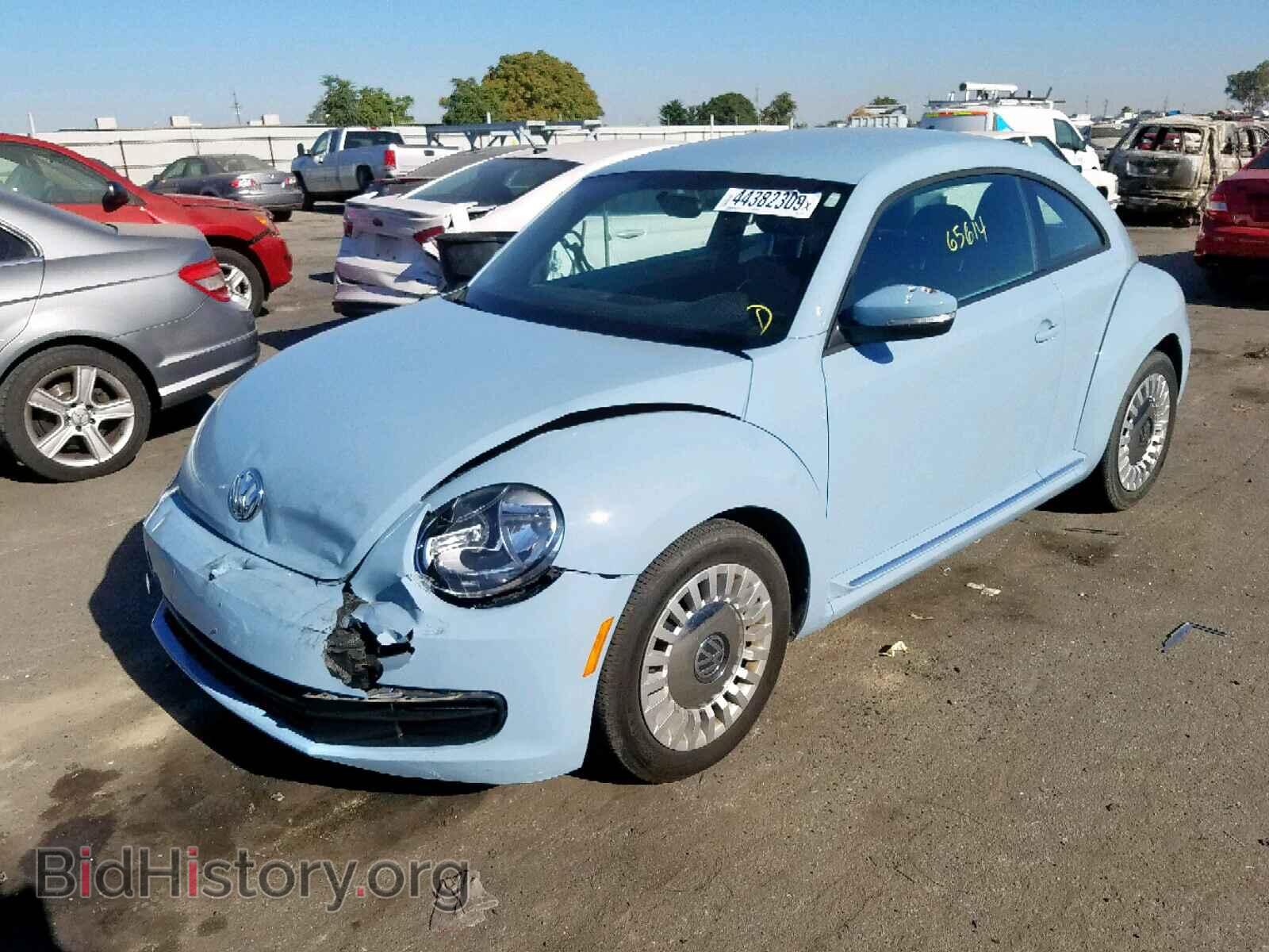 2014 VOLKSWAGEN BEETLE - VIN: 3VWJ17AT7EM645989 - Фото 2