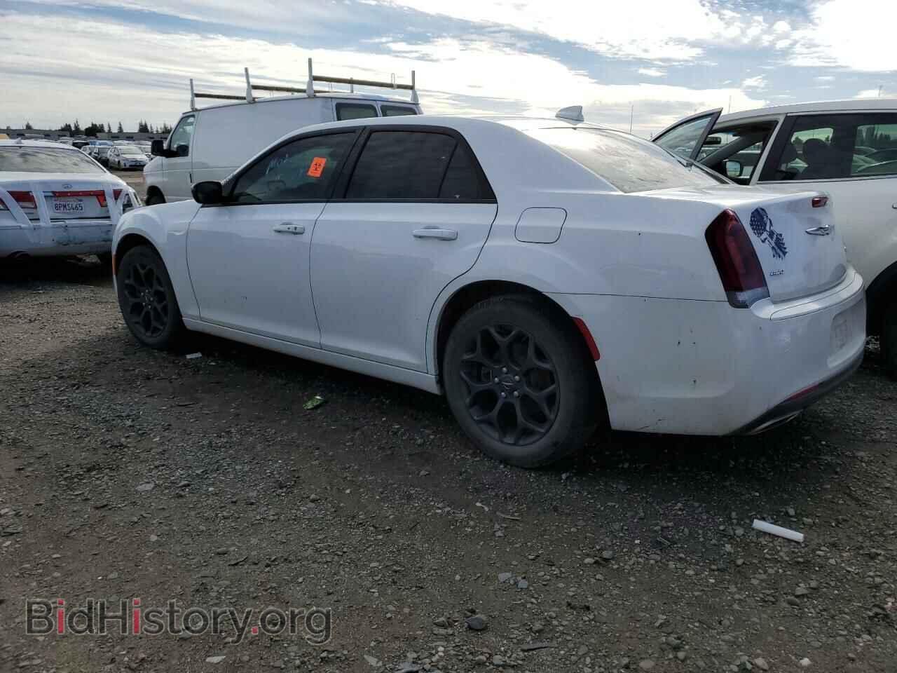 2019 CHRYSLER 300 - VIN: 2C3CCARG5KH691068 - Фото 2