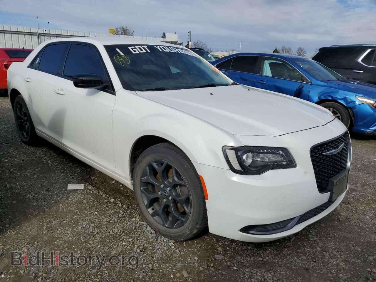 2019 CHRYSLER 300 - VIN: 2C3CCARG5KH691068 - Фото 4