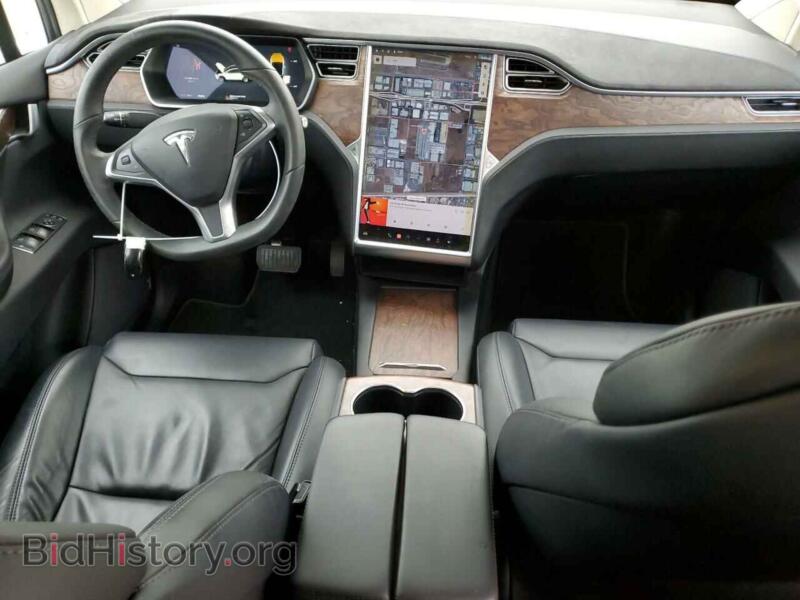 2017 Tesla MODEL X (VIN 5YJXCAE29HF052987) — фото 8 из 13