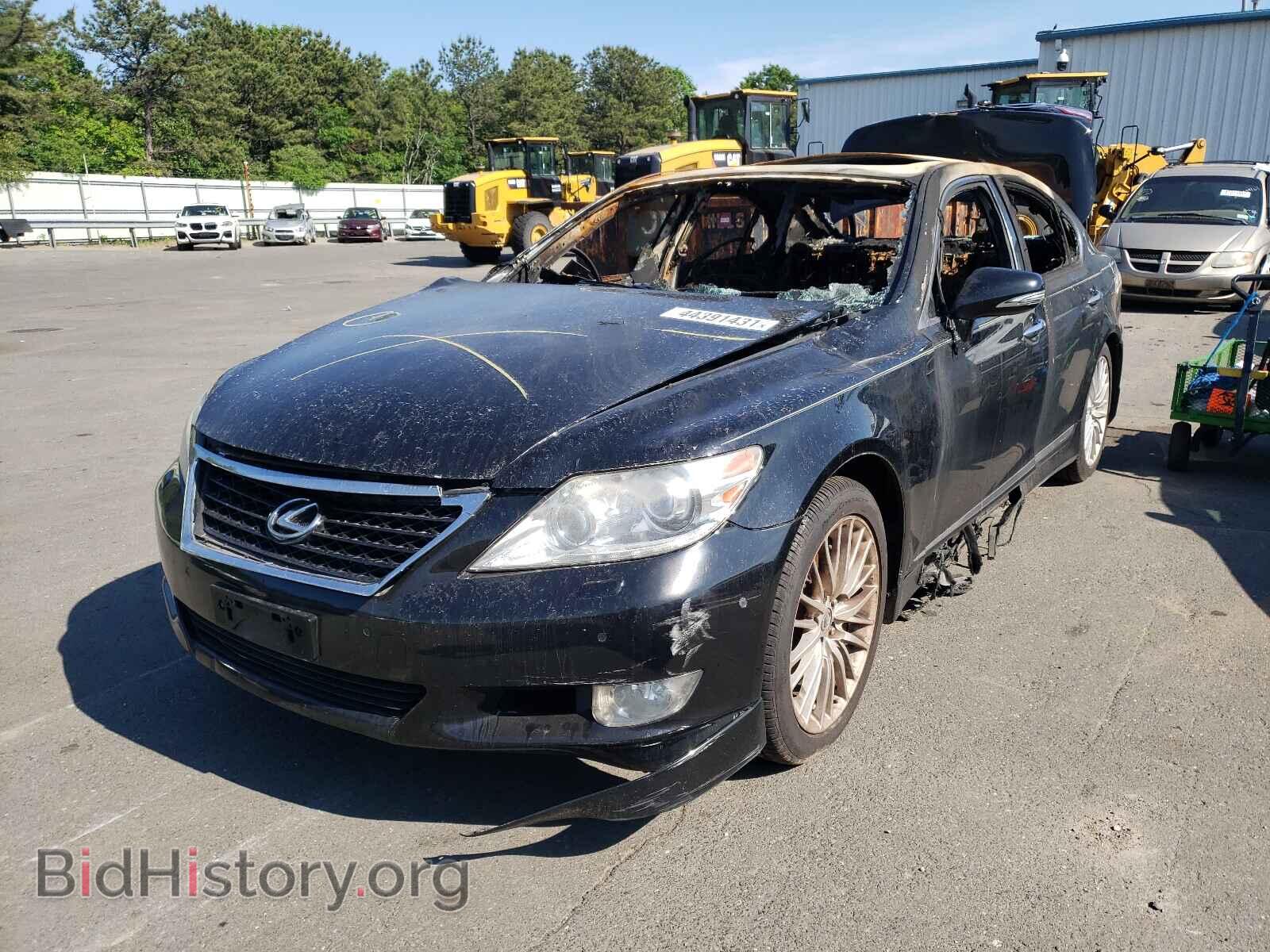 2012 LEXUS LS460 - VIN: JTHBL5EF3C5111139 - Photo 2
